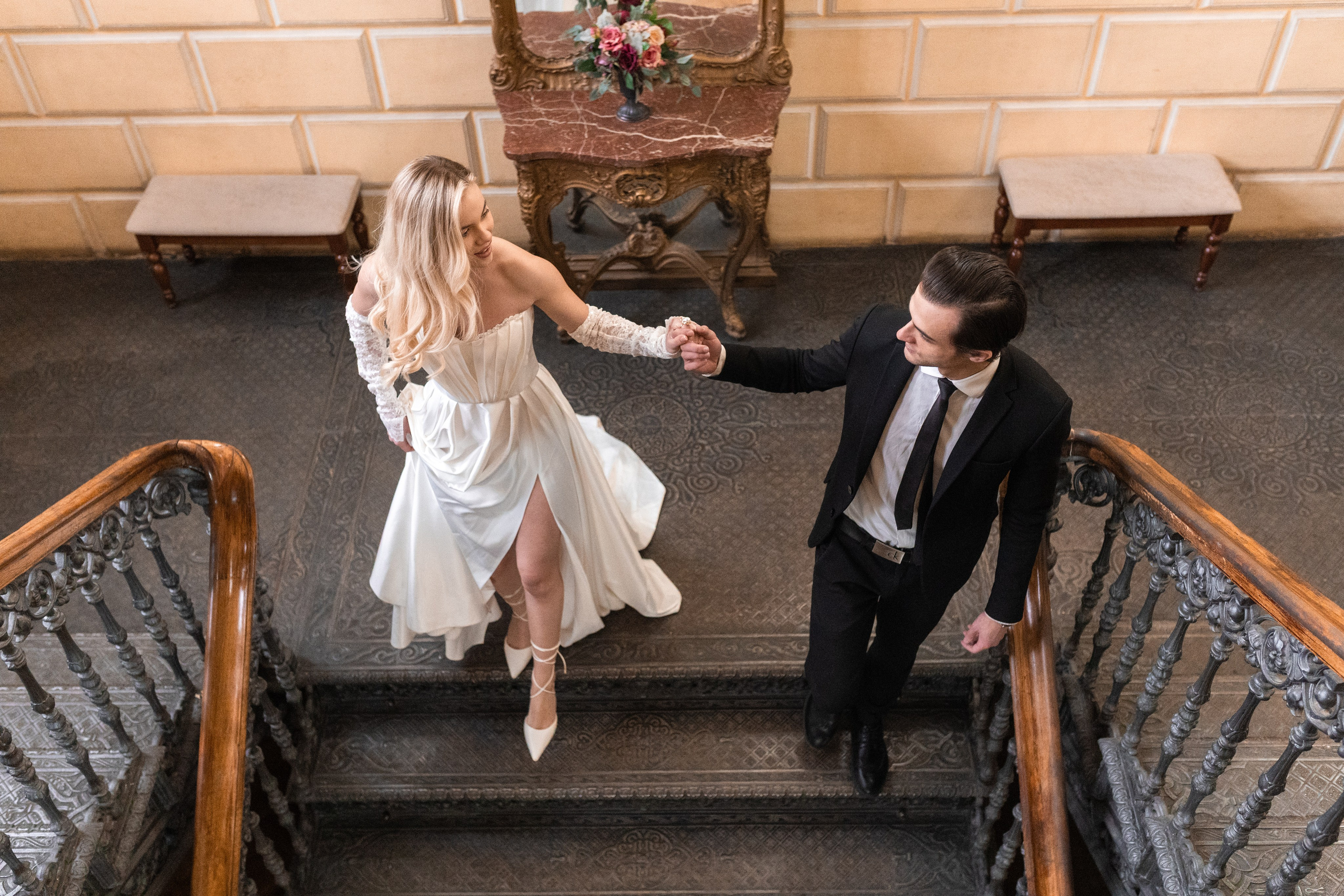 Свадебная фотосессия в Пушкинской библиотеке. Свадебный фотограф в Москве Анна Полушина