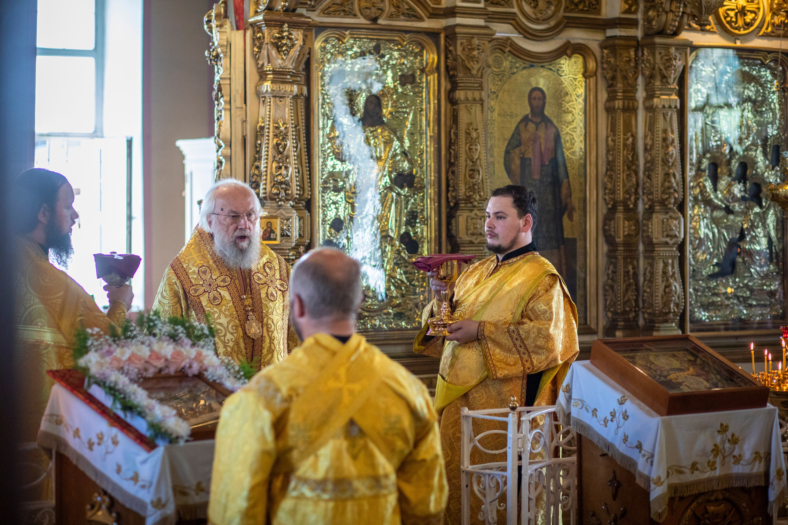 Служба епископа Александровского и Юрьев-Польского Иннокентия. Арт- фотограф Москва
