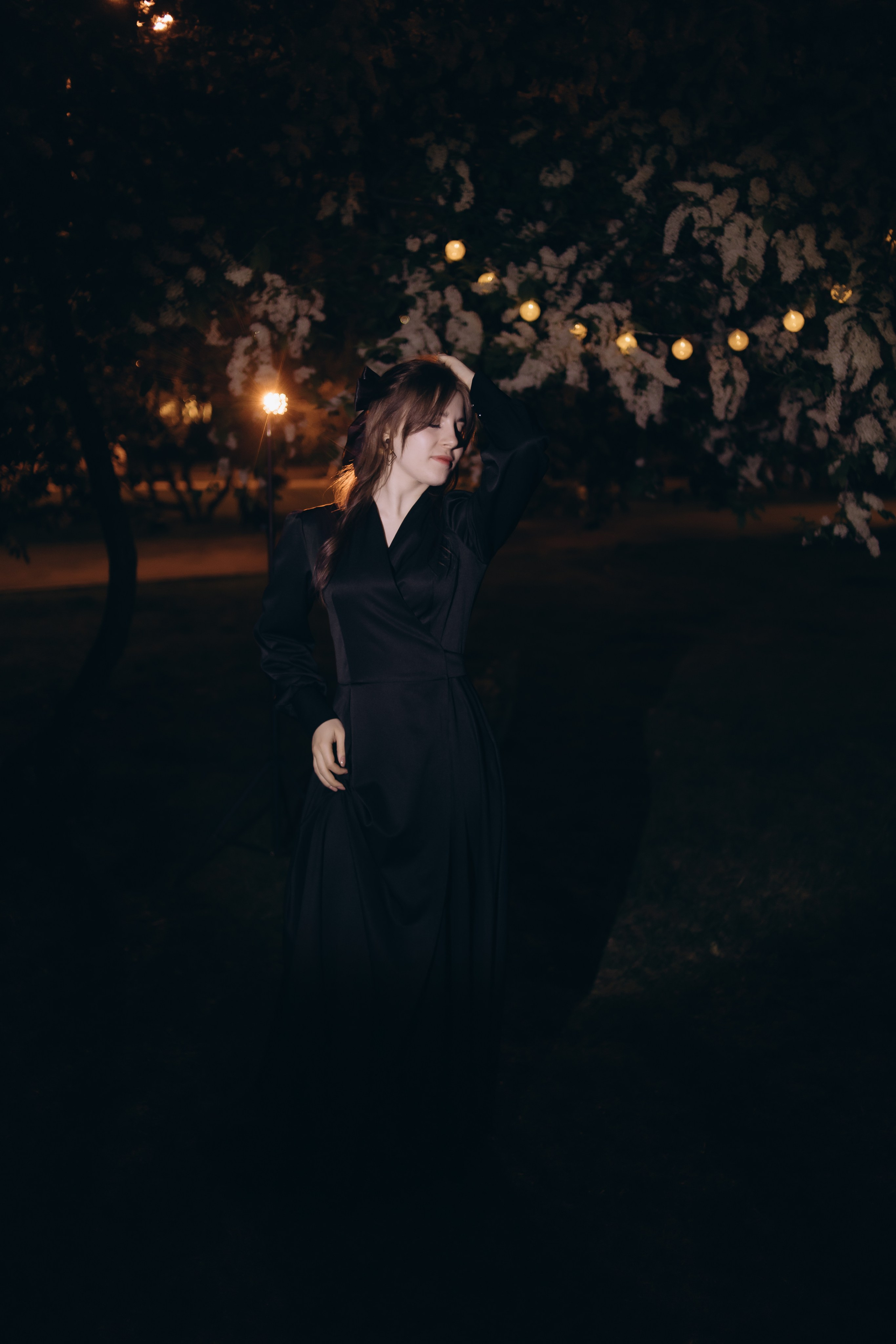 Ангелина. Ночь и цветы. Фотограф Регина Крикунова г. Красноярск