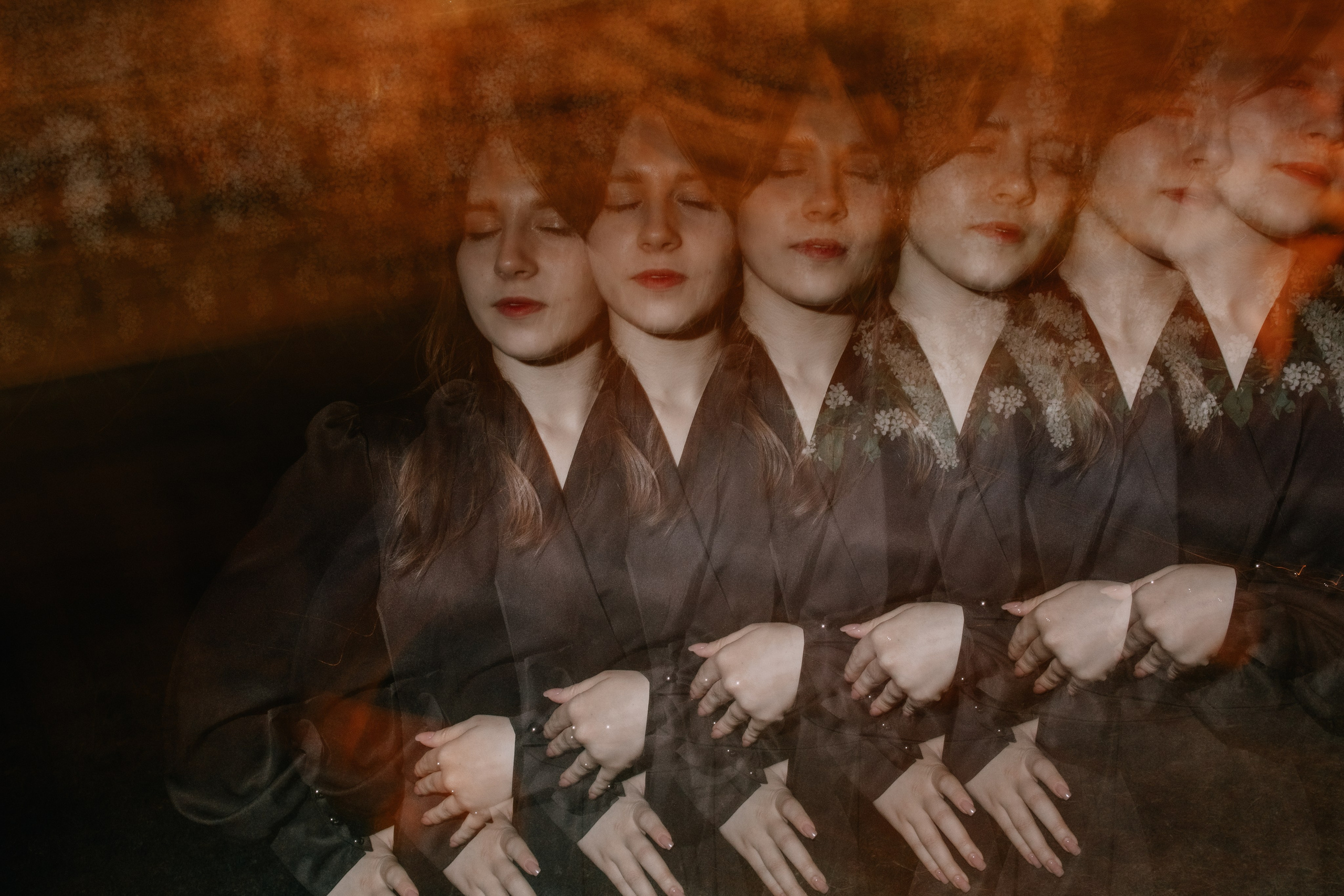 Ангелина. Ночь и цветы. Фотограф Регина Крикунова г. Красноярск