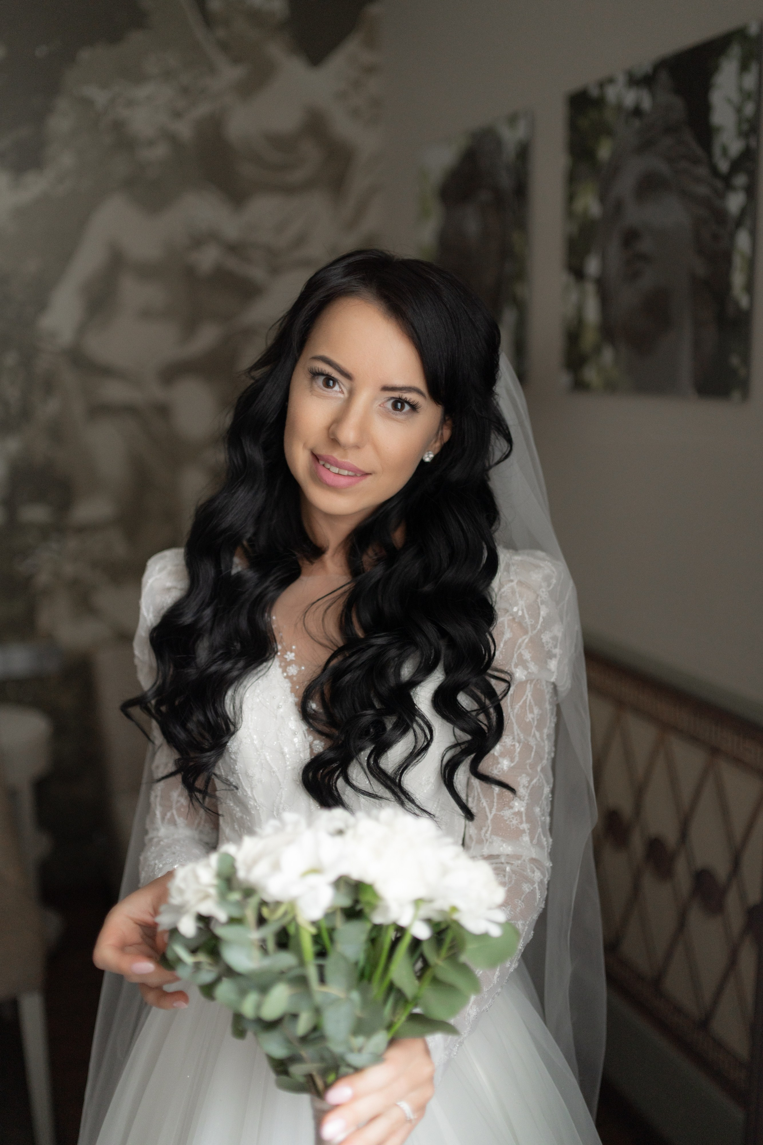 сборы невесты в отеле Индиго на свадебной фотосессии