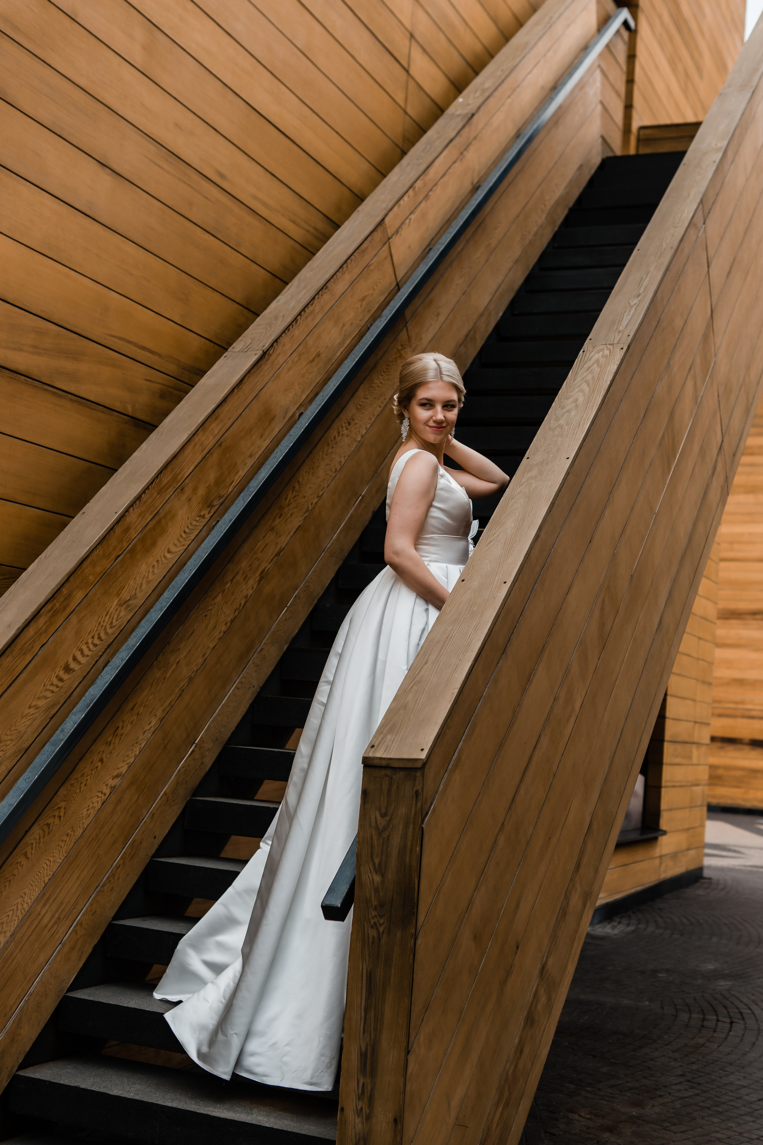 Дмитрий и Виктория. Видеосъемка и фотосъемка свадеб. Фотограф и оператор на свадьбу. Видеосъемка подкастов, собственная видео-фотостудии. Предметная фотосъемка