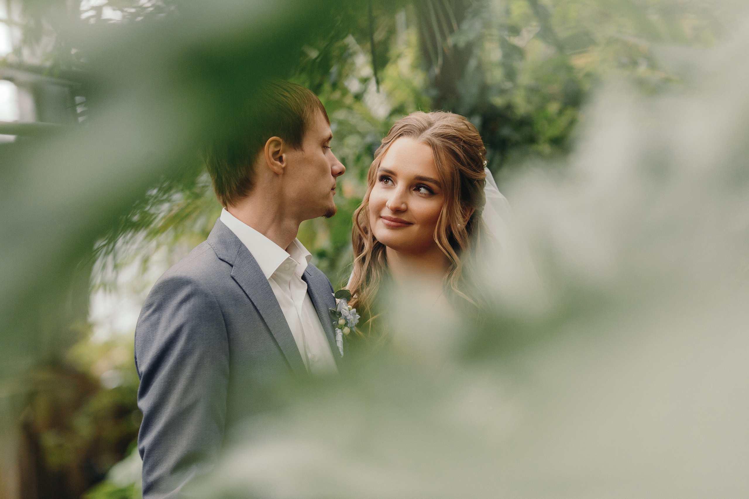 Свадебная фотосъёмка в красивой теплице на ВДНХ. Свадебный фотограф Александр Абрамов Москва / Зеленоград