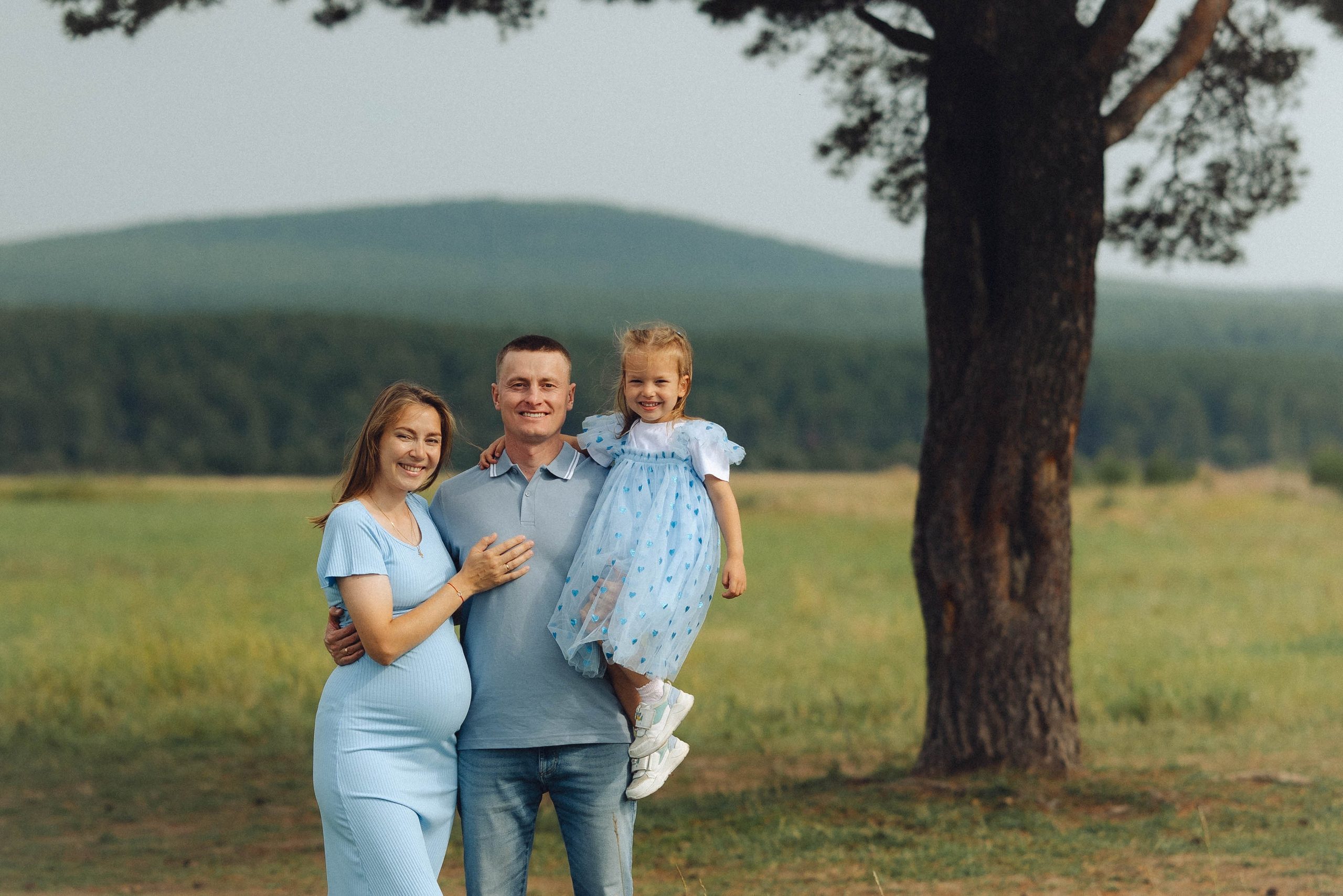 У дерева. Портретный и семейный фотограф в Екатеринбурге Мишина Татьяна
