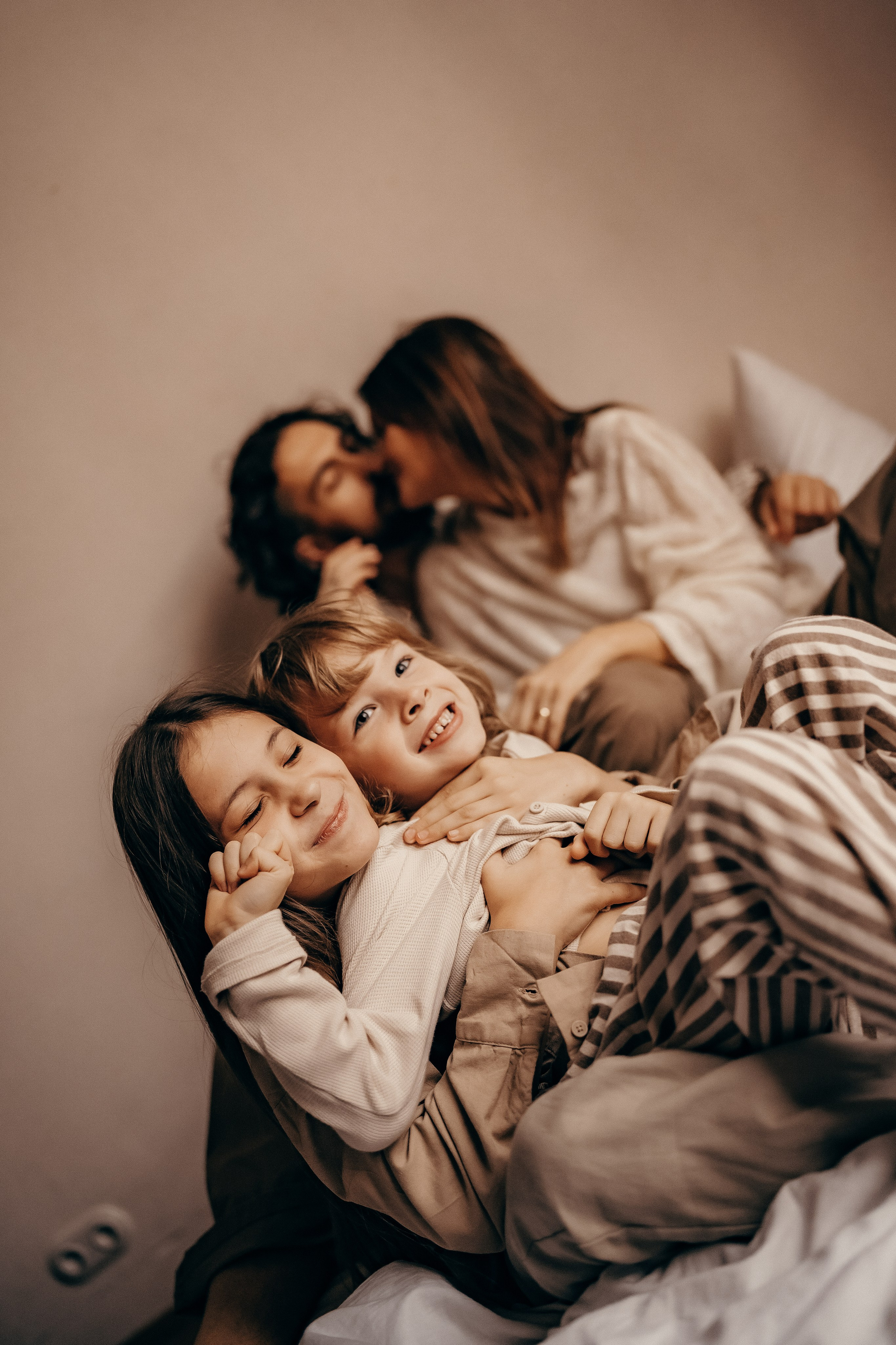 Объятья и немного баловства. Главная