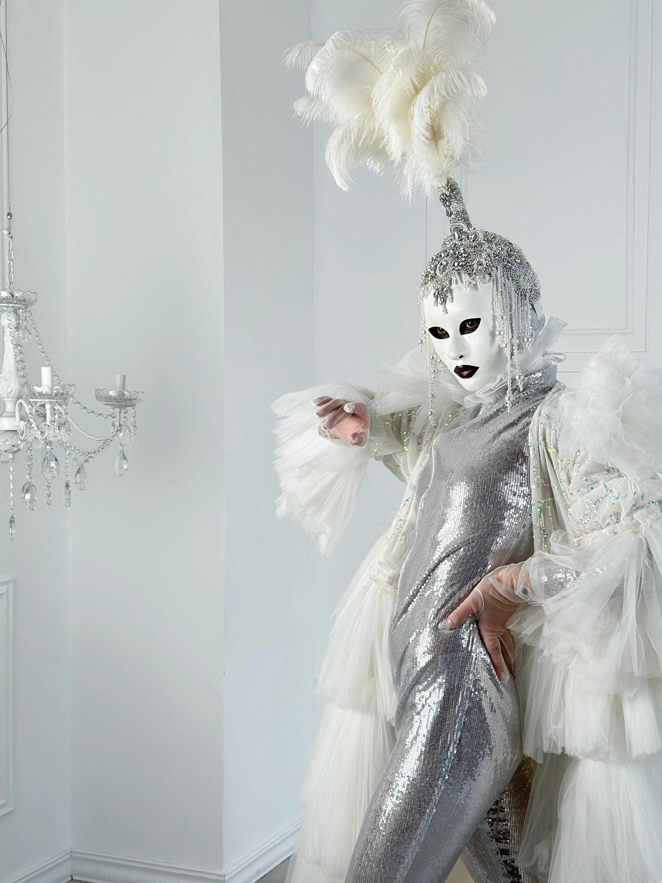 Костюм Серебро на встречу гостей. Мимы и Ходулисты на встречу гостей. Москва