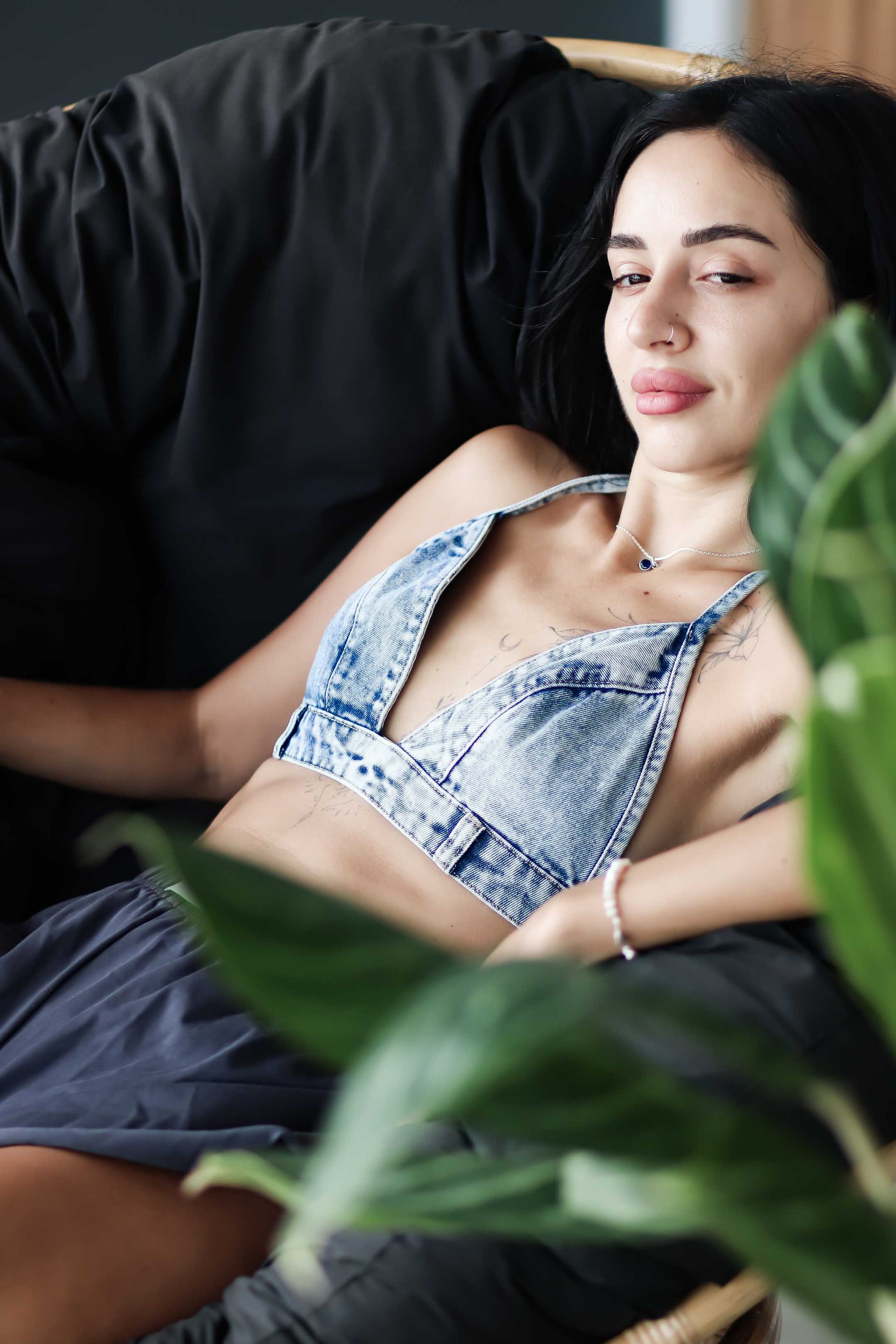 Коллекция купальников бикини. Фотограф на Шри-Ланке