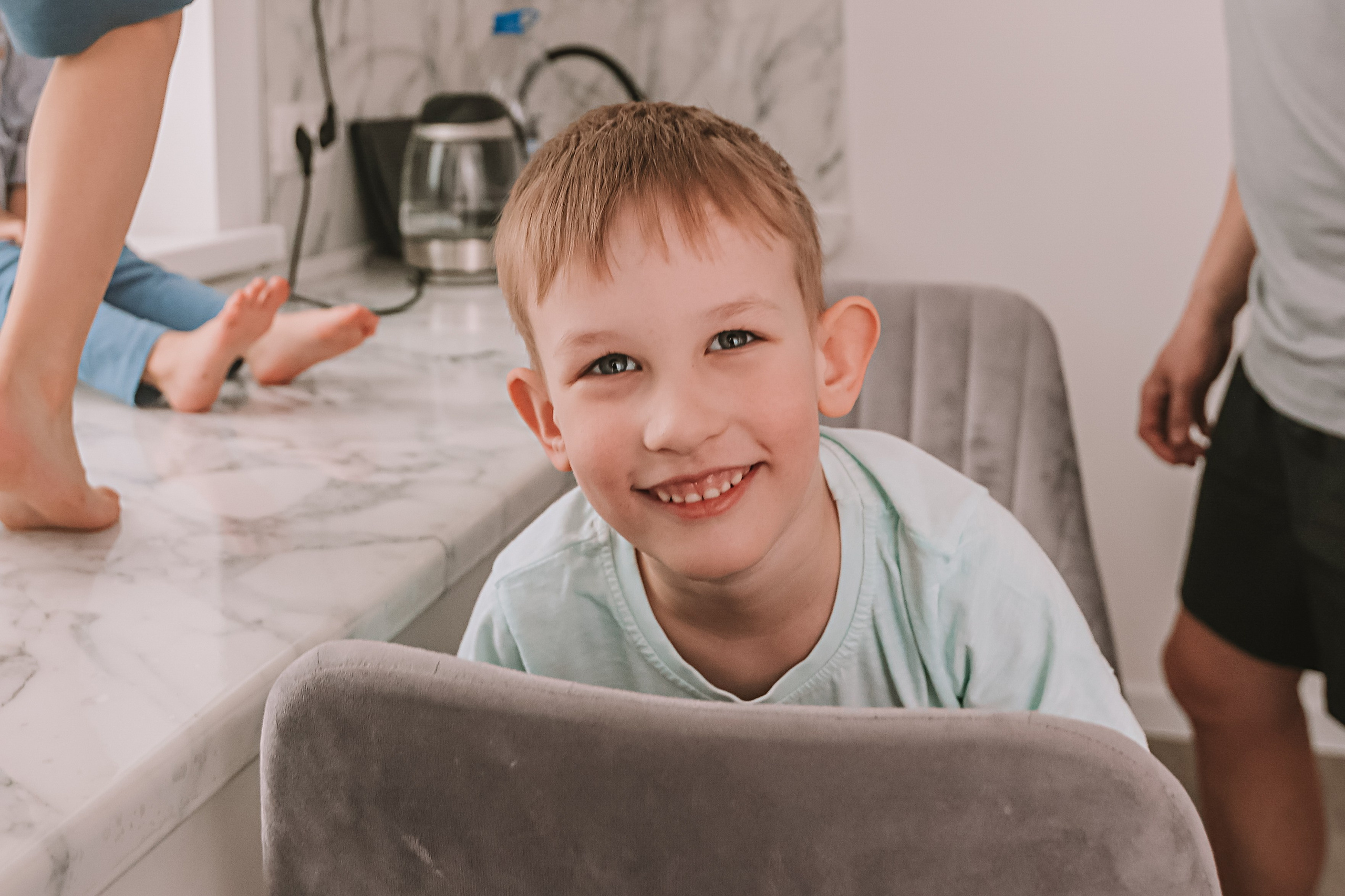 Семейная в домике (репортаж). Семейный фотограф Тюмень, фотограф на роды Салмина Мария