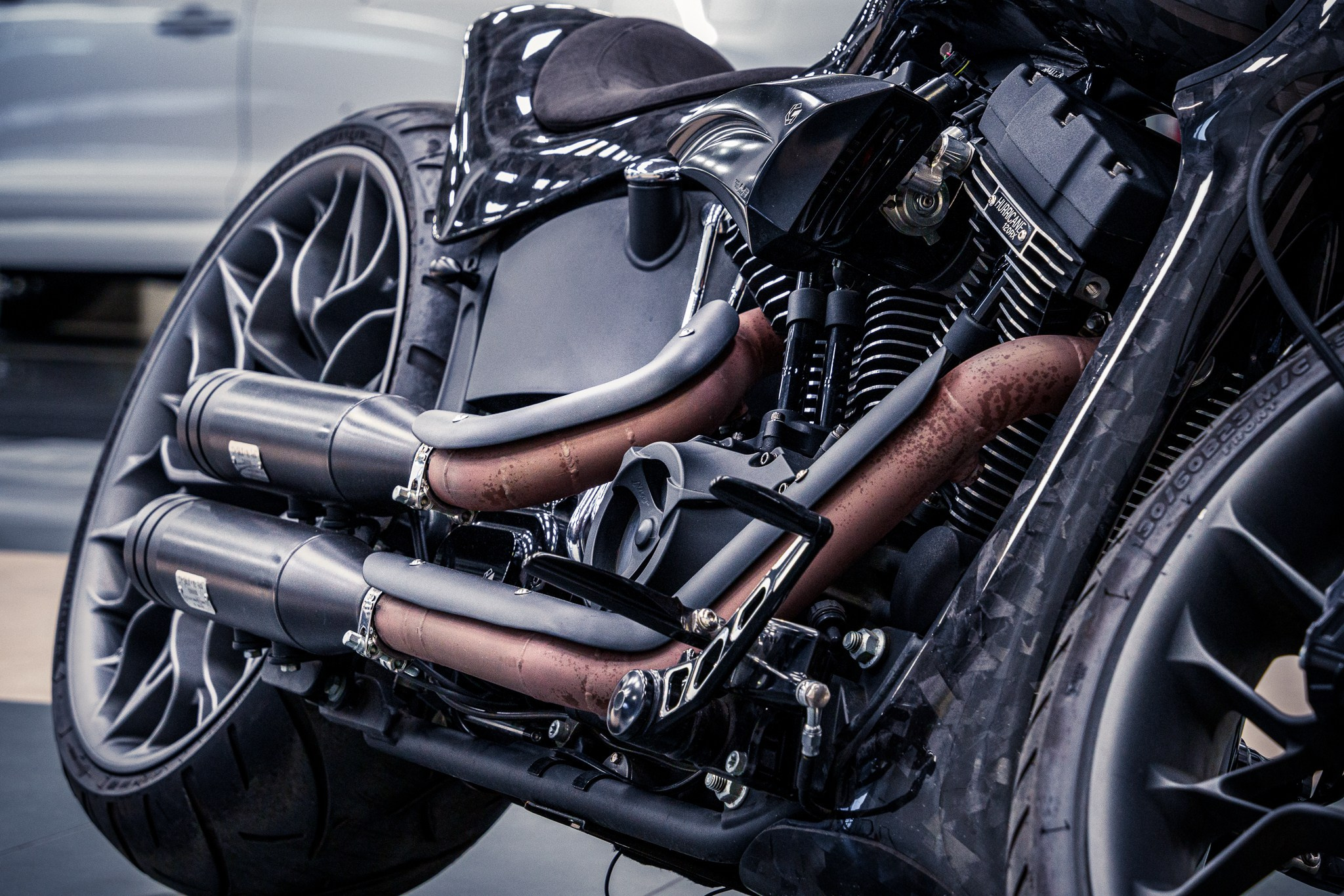 Детали корпуса мотоцикла GAZ из кованого карбона, мягкий интерьерный свет