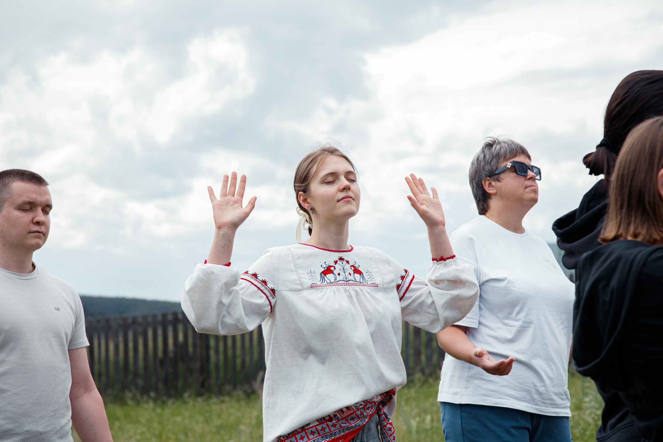 Свадьба Солнца и Земли в деревне Никонова. Репортажный фотограф с душой путешественника