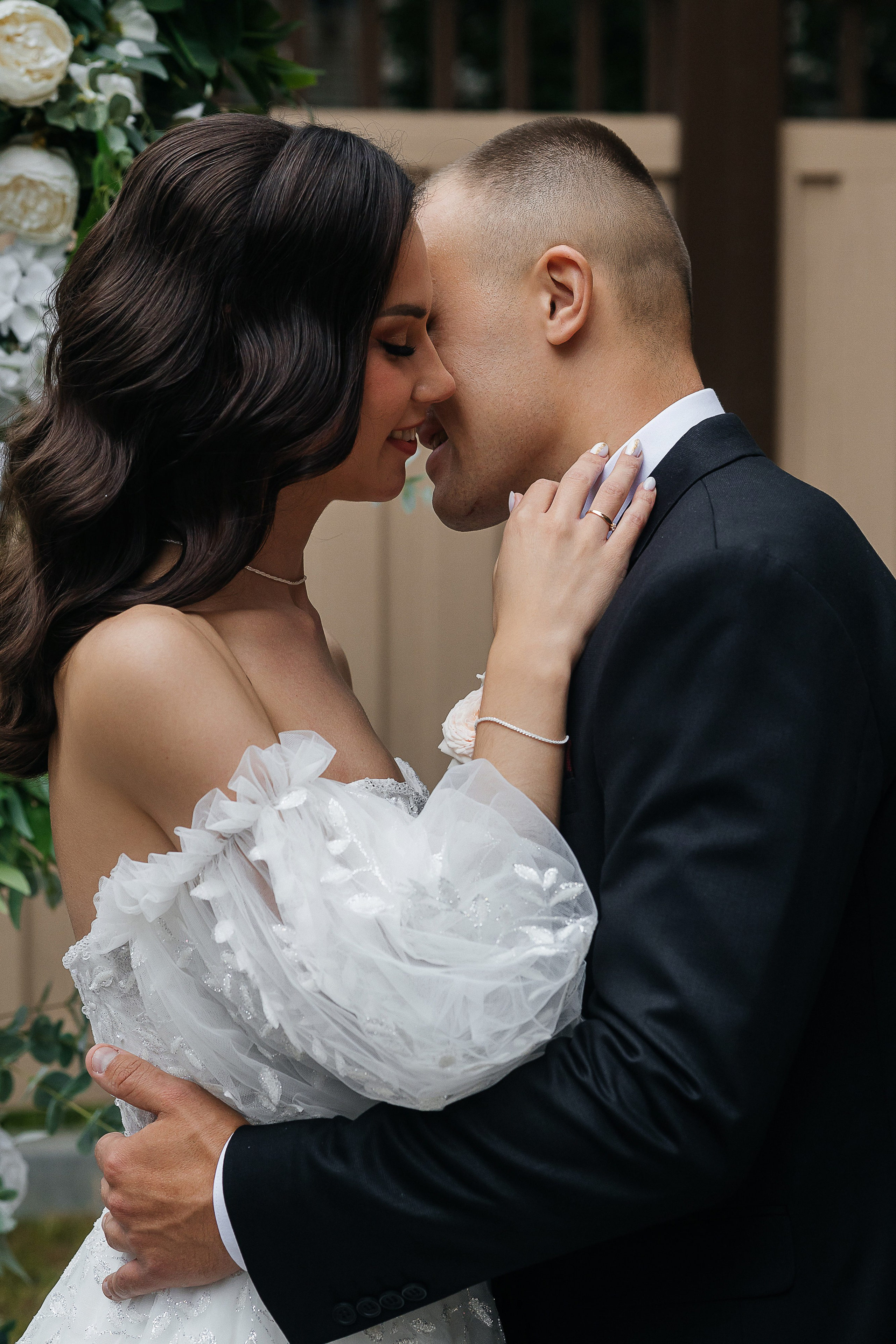 Волшебное утро невесты в номере отеля. Олег Сверчков | Свадебный фотограф Вологда