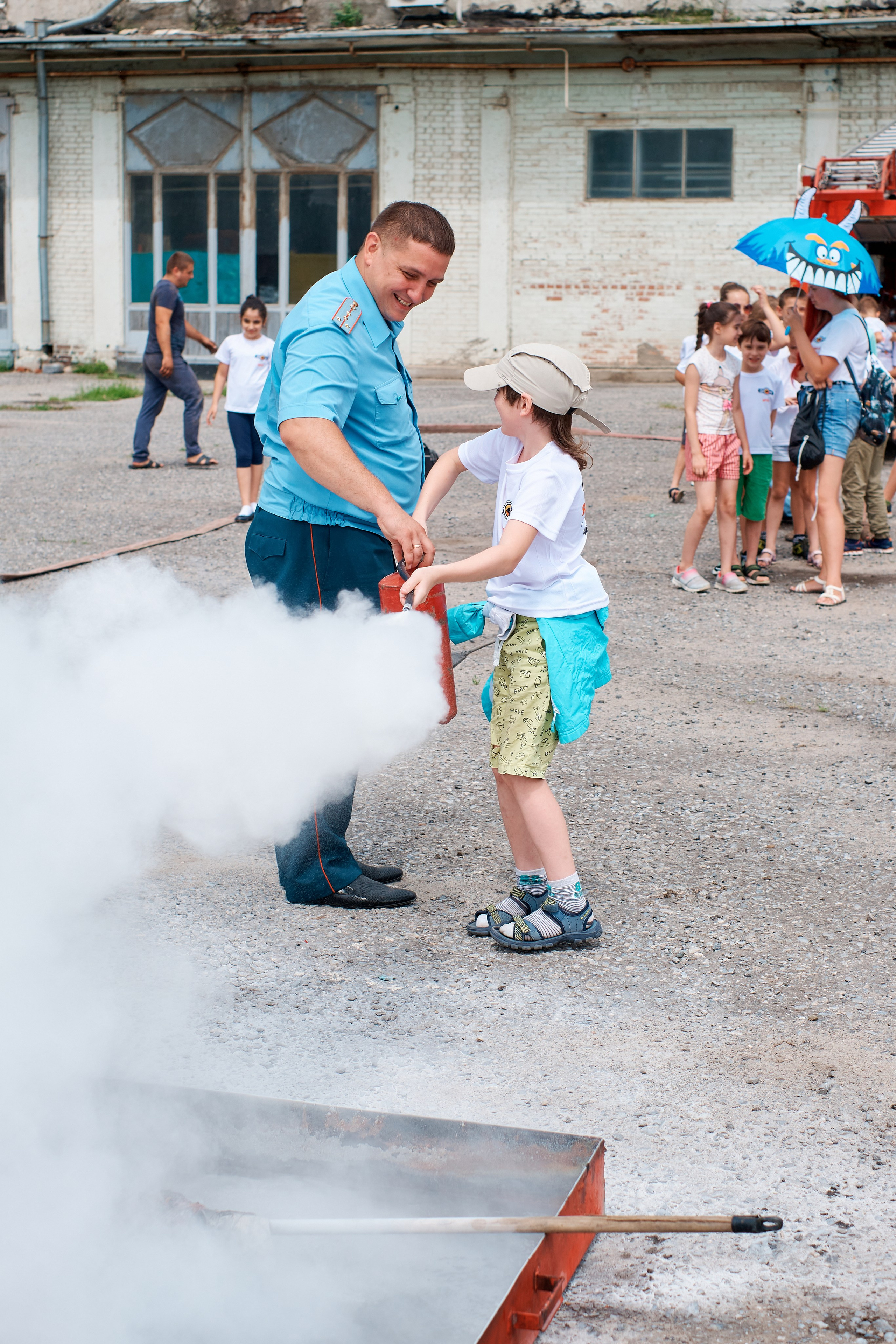 Детский лагерь ДЮНА. Поход в «Пожарно-спасательную часть № 22». Фотограф Таганрог Анна Трайжон