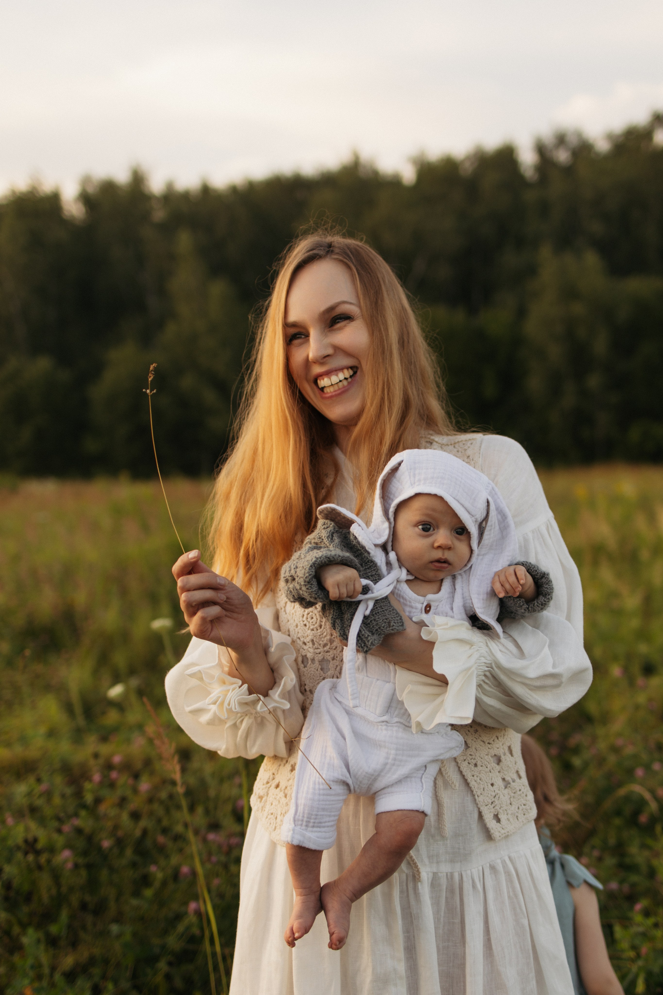 Семейная фотосессия в поле. Семейный фотограф в Москве Марина Петра
