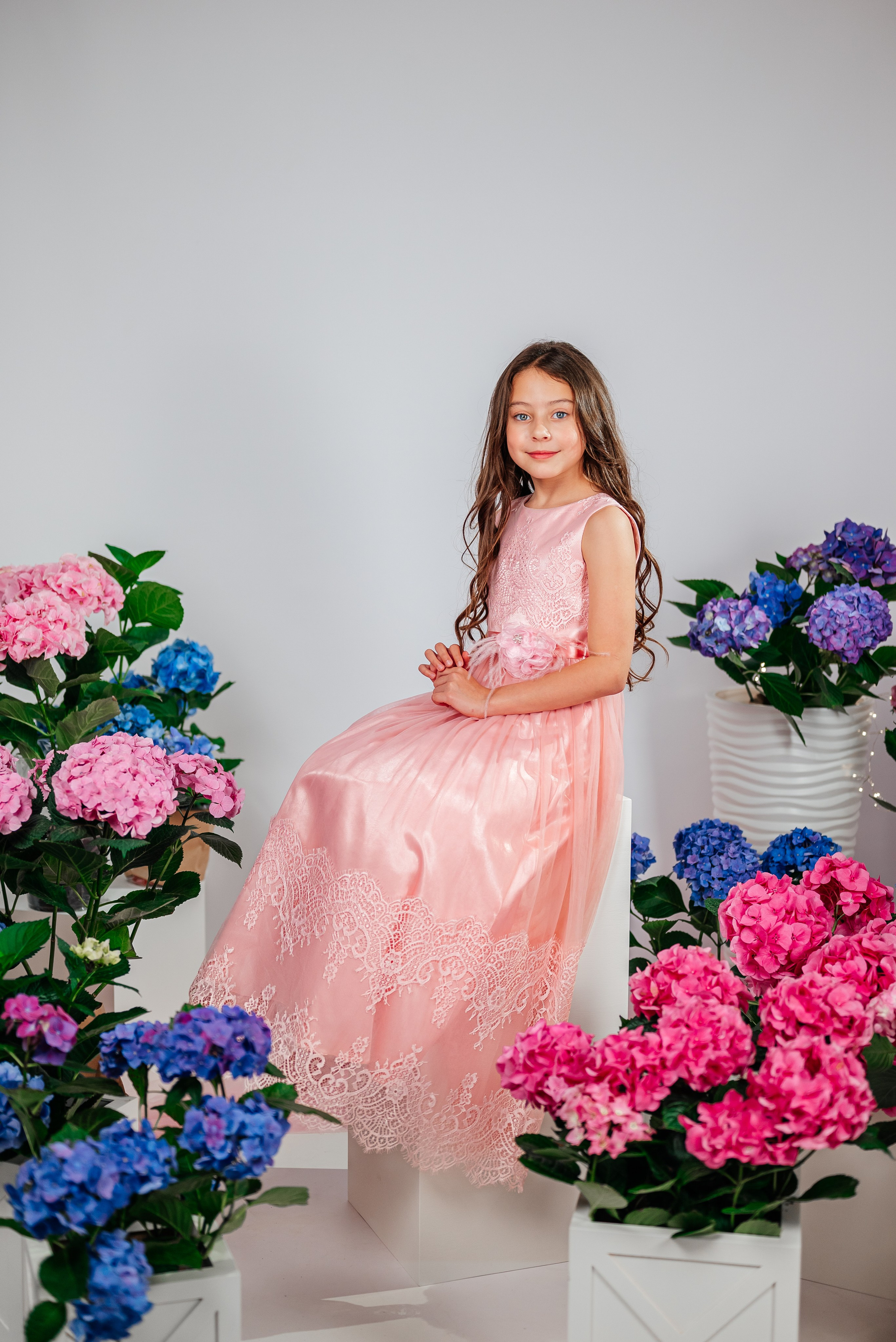 Вероника и гортензии. Семейный фотограф в Краснодаре