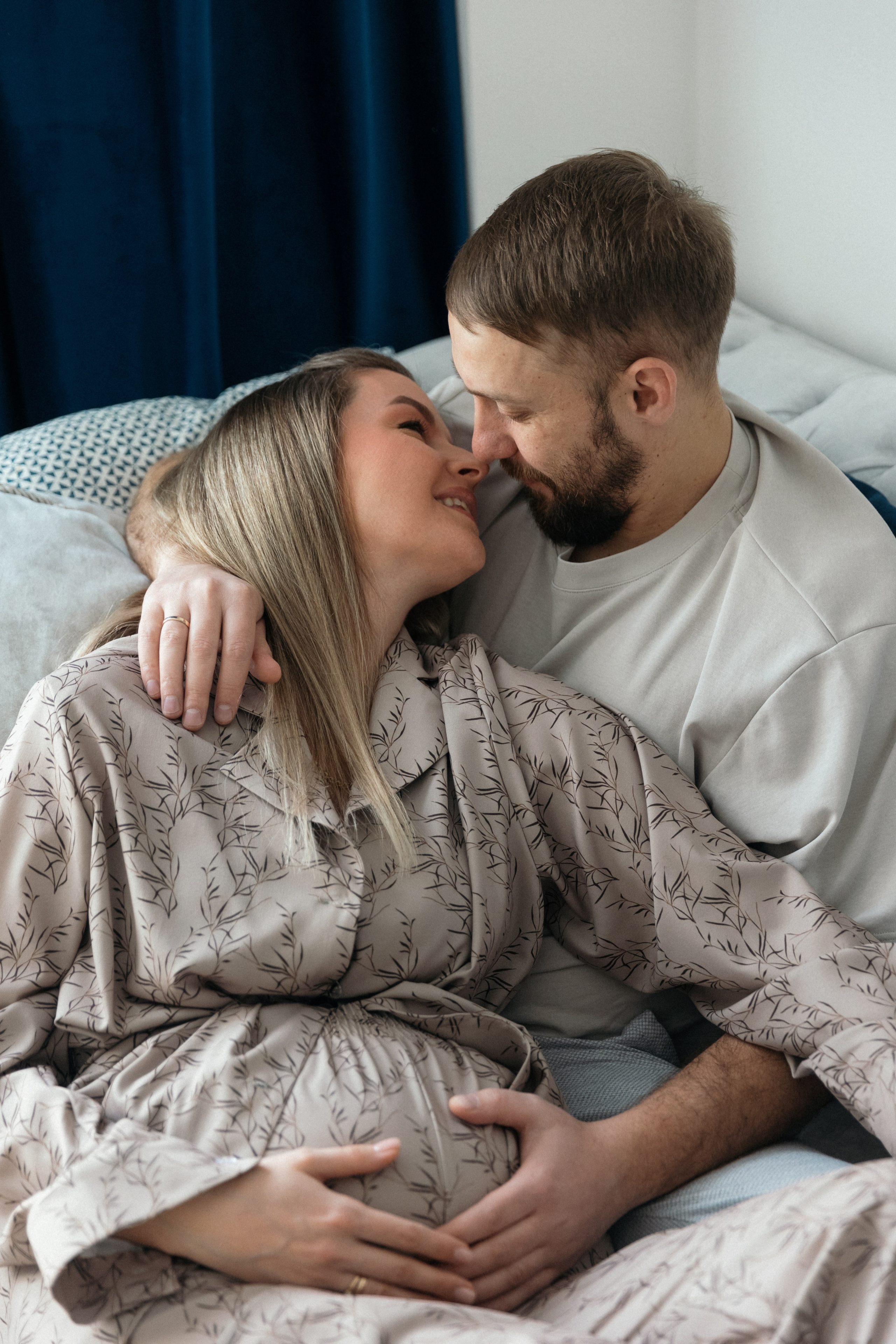 Семейная домашняя фотосессия беременности. Свадебный фотограф в Москве Полина Лелетко