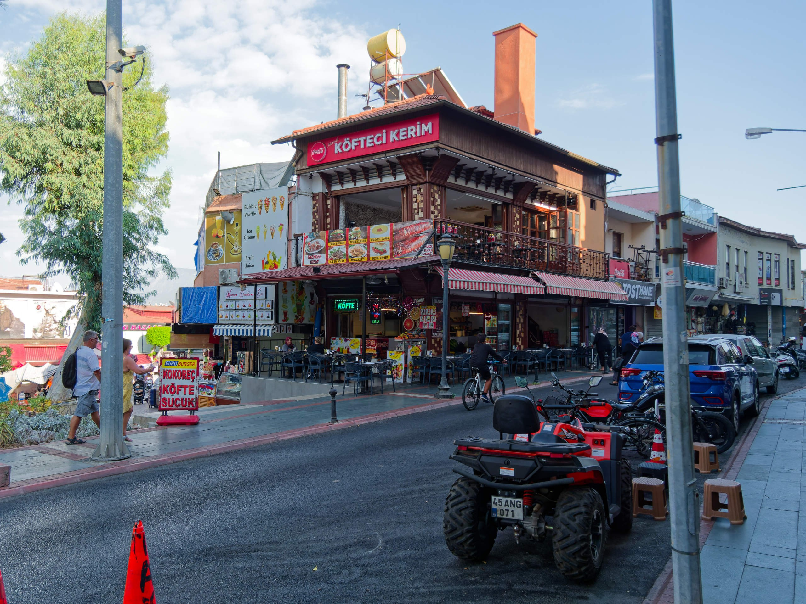 Алания 2025, город, стрит-фото. Избранные фотографии
