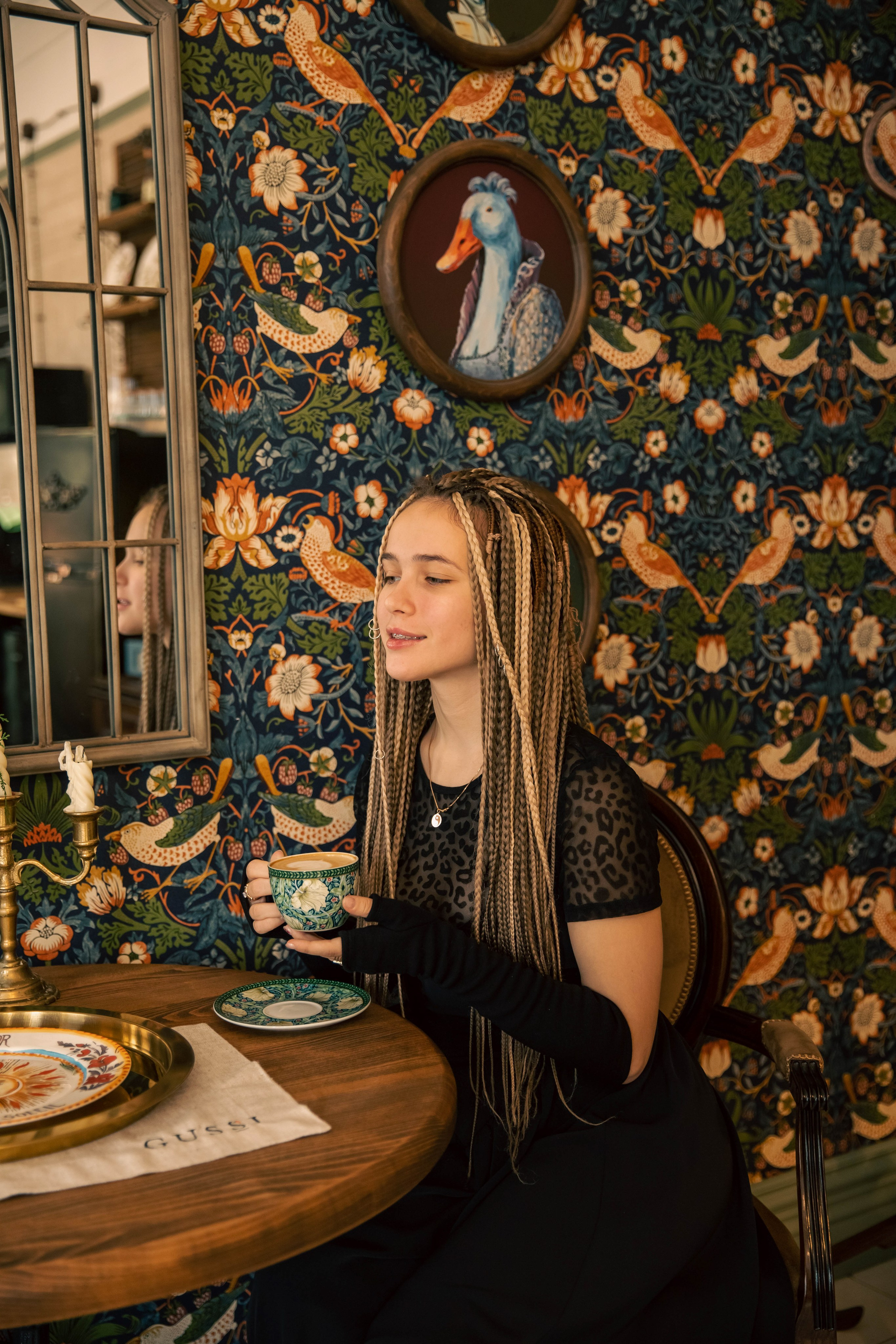 ВЕРОНИКА. ФОТОСЕССИЯ В КАФЕ. Портретный фотограф в Краснодаре Надежда Елынко