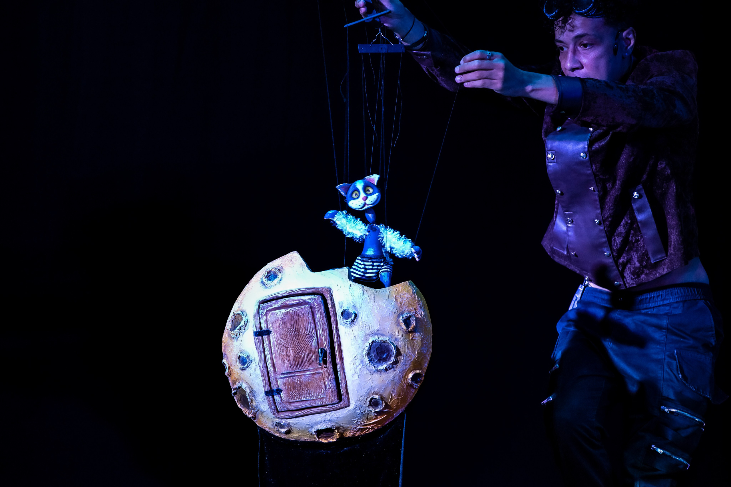 Человек с луны — спектакль кукольного театр Саквояж. Фотограф в Сочи Юрий Шептаев