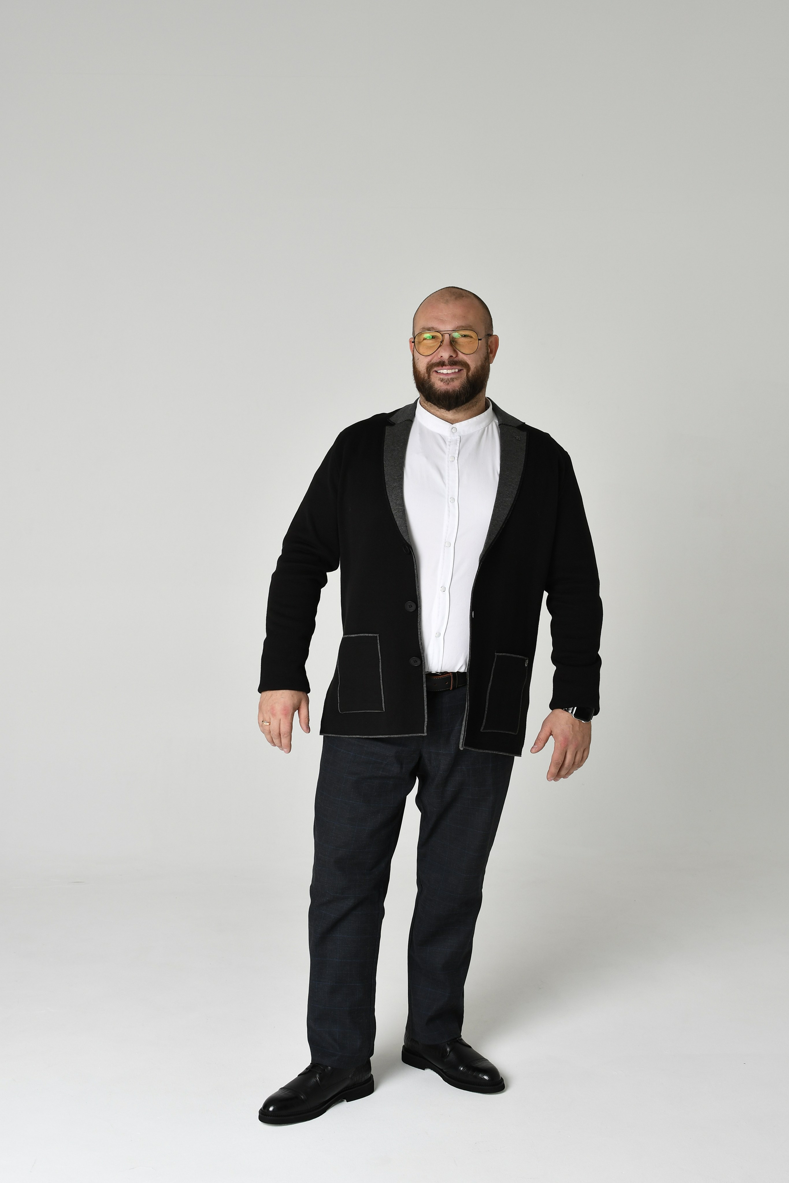 Портретная съёмка. Вячеслав Хасаншин Фотограф для бизнеса Екатеринбург — контент для сайта и соцсетей под ключ