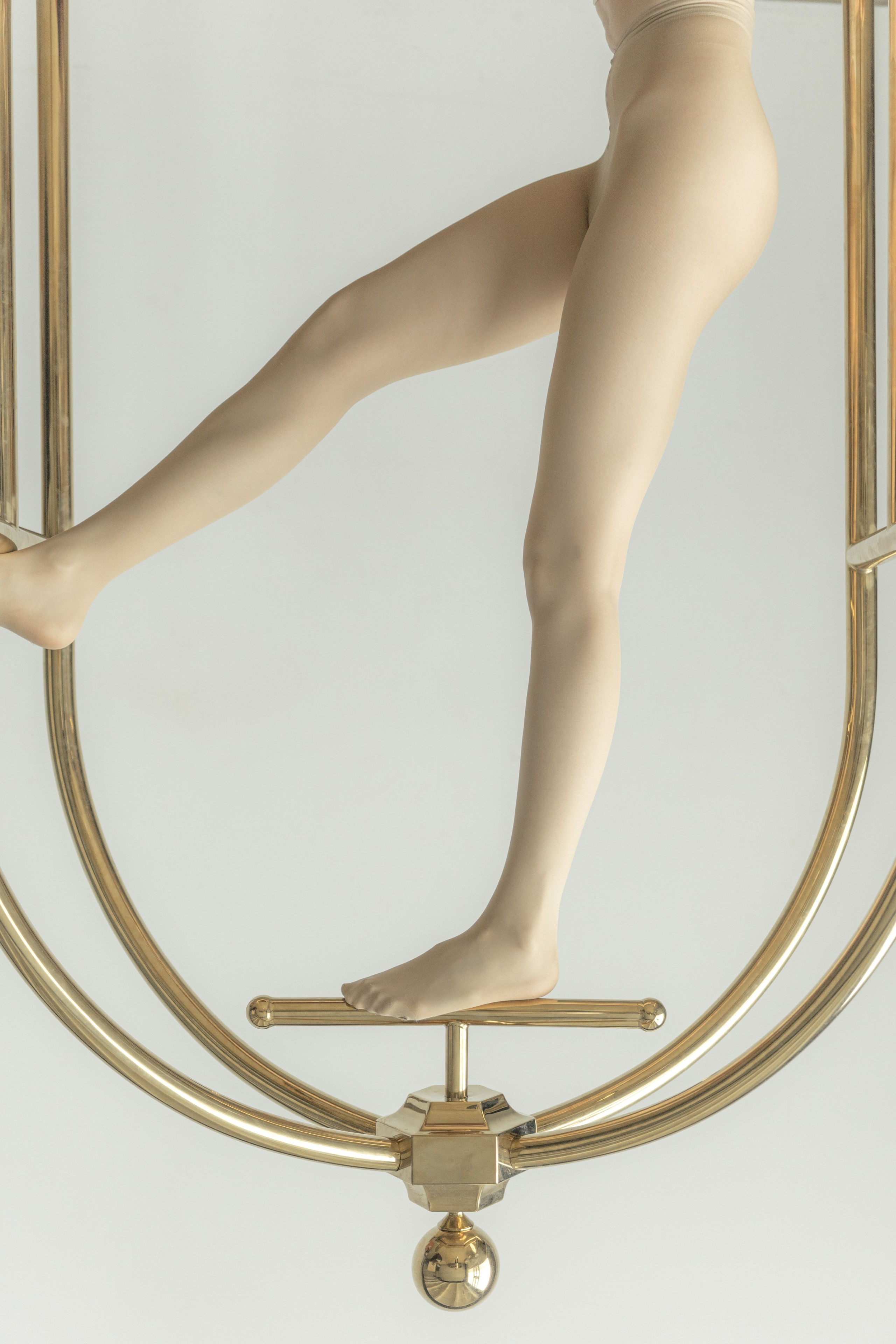 Risking balance. Art photographer Romanda Che