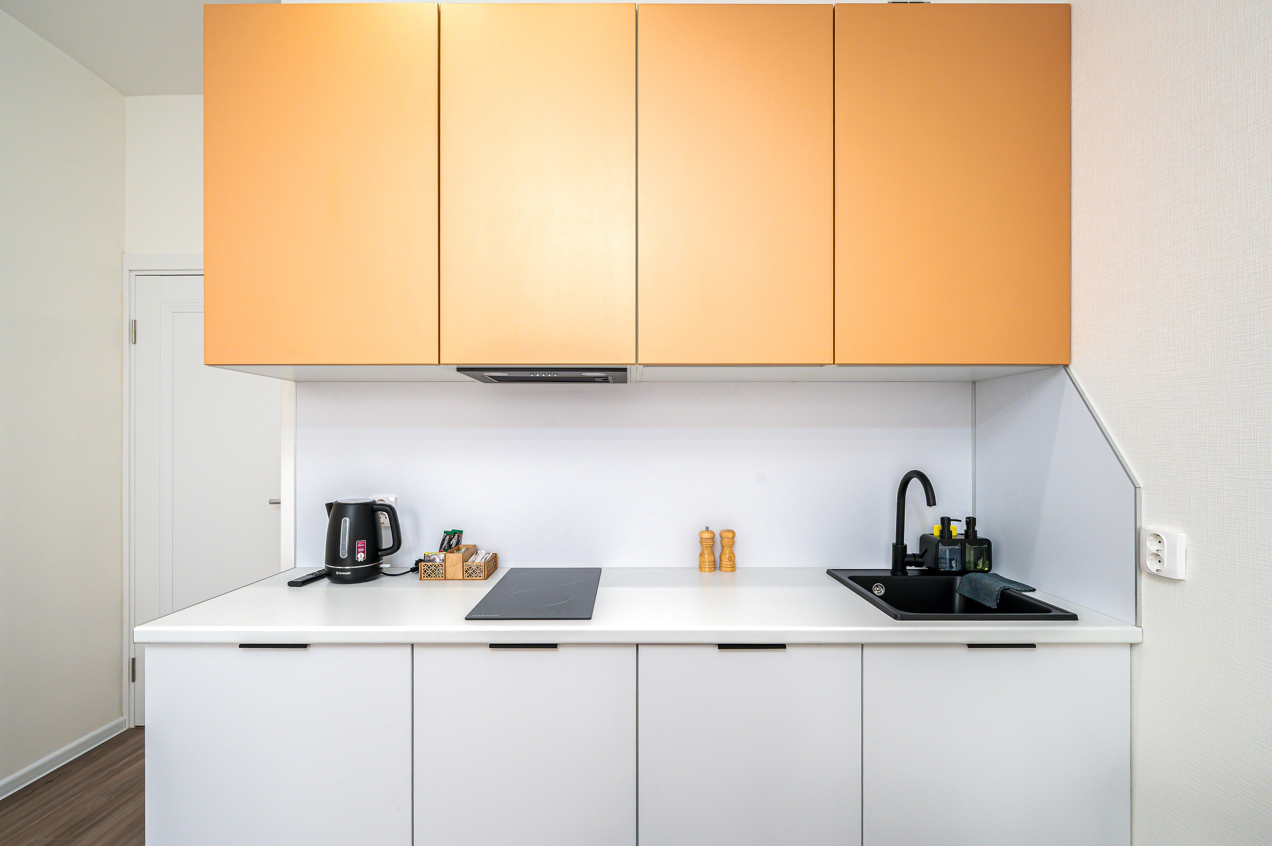 Студия на Октябрьской набережной. Интерьерный фотограф. Фото- видеосъемка недвижимости Санкт-Петербург