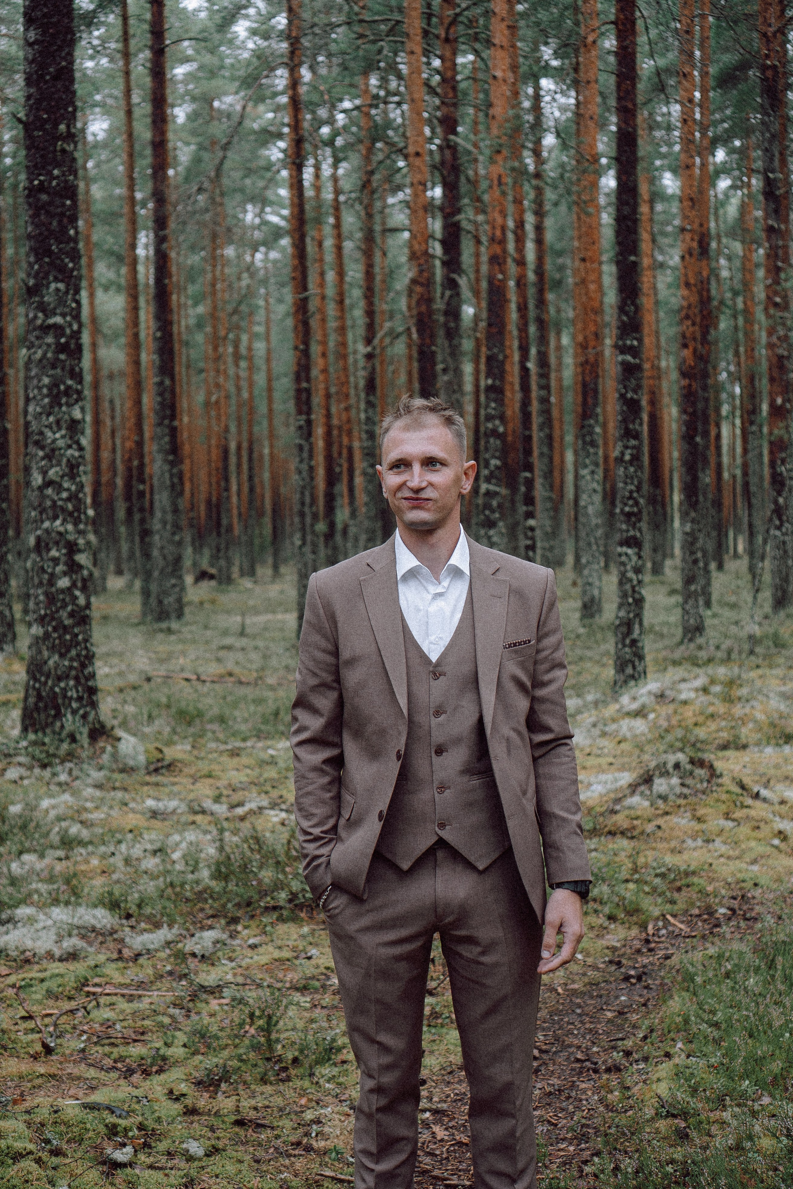 СВАДЕБНАЯ ФОТОСЕССИИЯ ПАРЫ В ГОРОДЕ ПРИОЗЕРСК В СОСНОВОМ ЛЕСУ И С ПИКАПОМ. Профессиональный фотограф, Санкт-Петербург — Виктория Богомолова