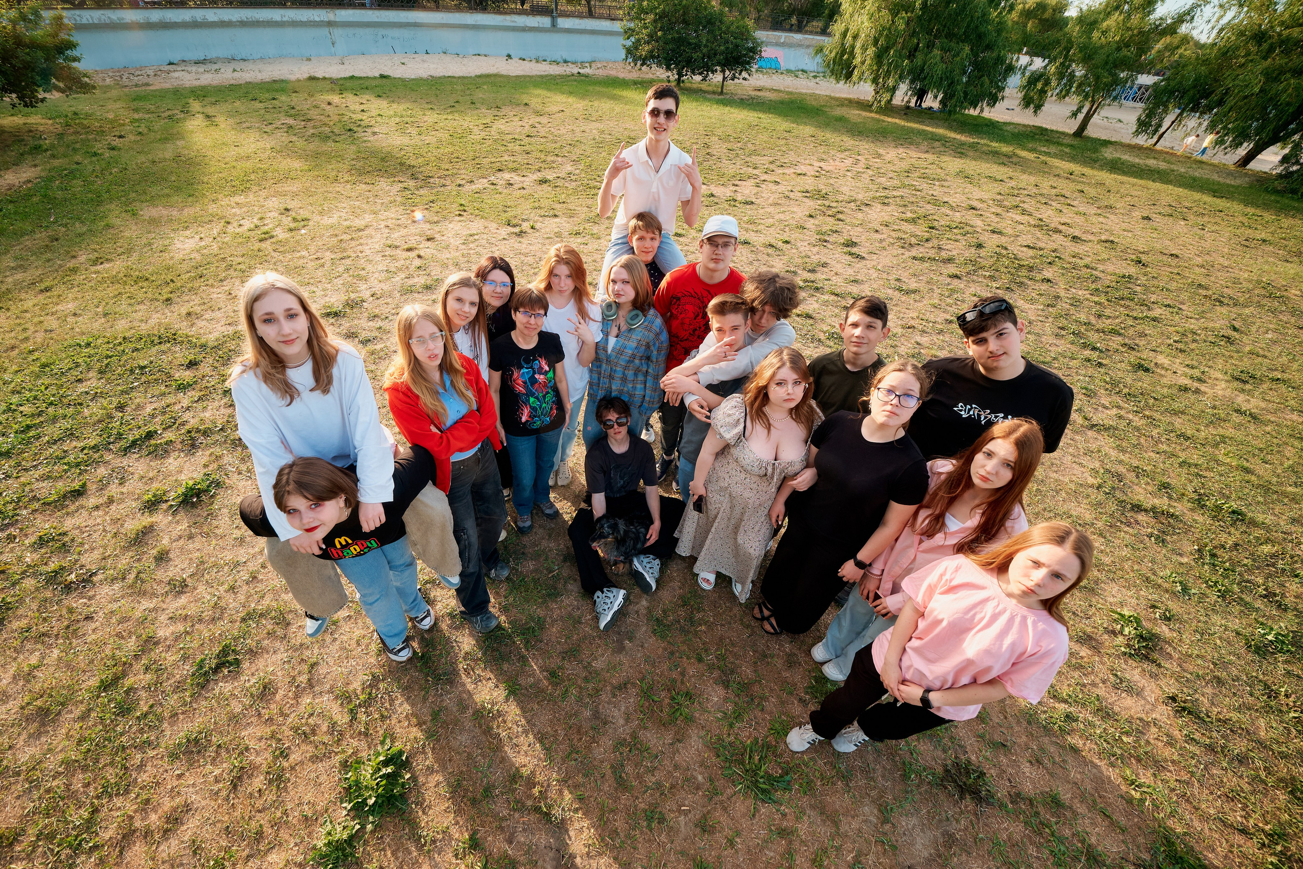 Съемка для папок. Чеховская набережная. Пикник 9 класс. Фотограф Таганрог Анна Трайжон