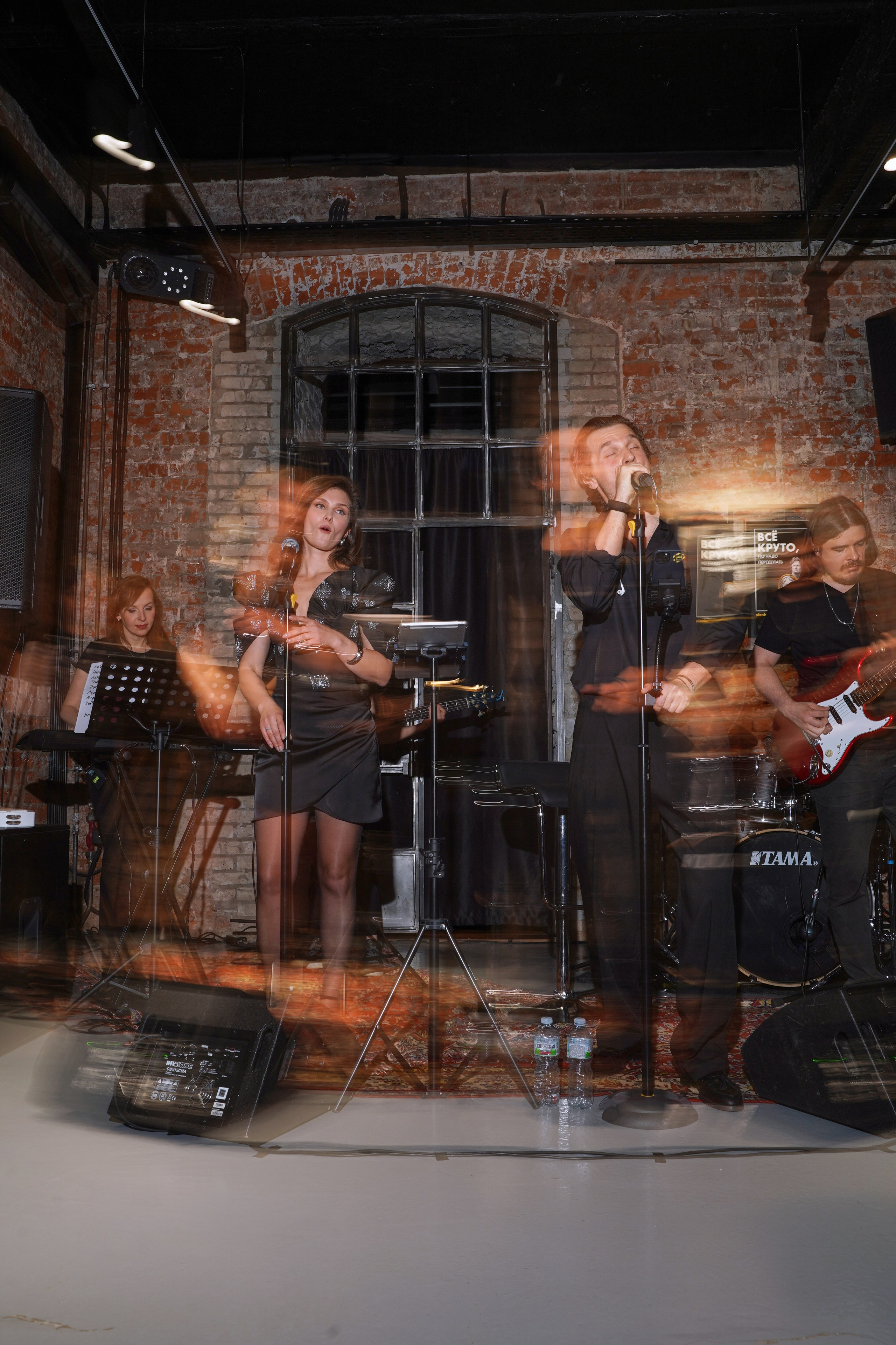 Концерт кавер группы. Фотограф