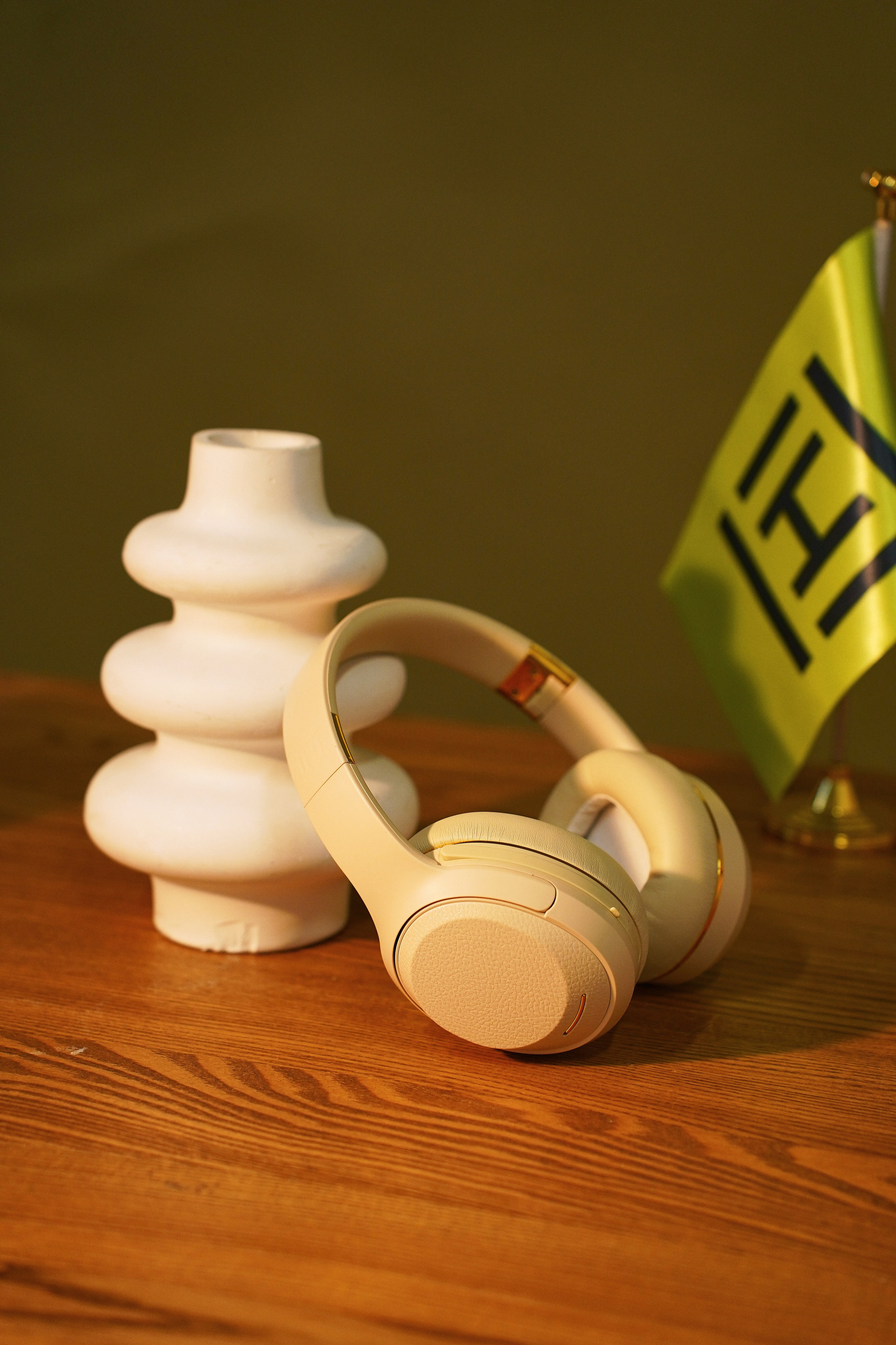 Наушники в интерьере. Фотограф