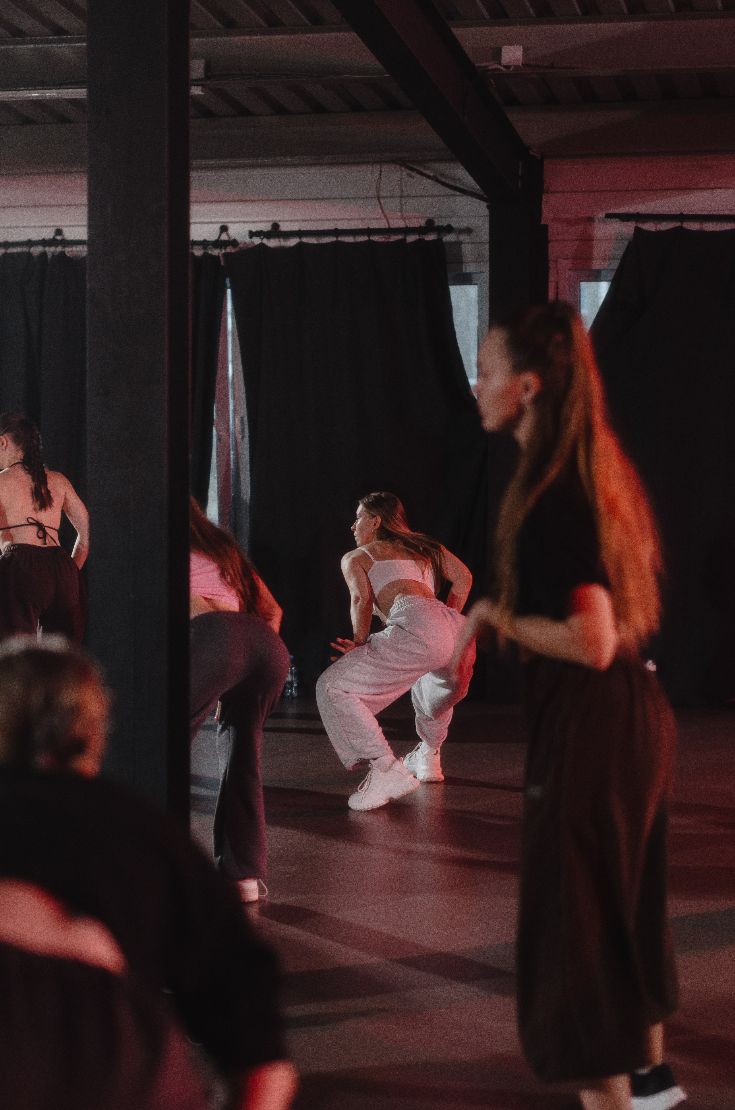 Мастер-классы по High Heels/Girly hip-hop от Оксаны ATTA. Денисова Аля — фотограф для парных съемок и индивидуальных историй в Барнауле