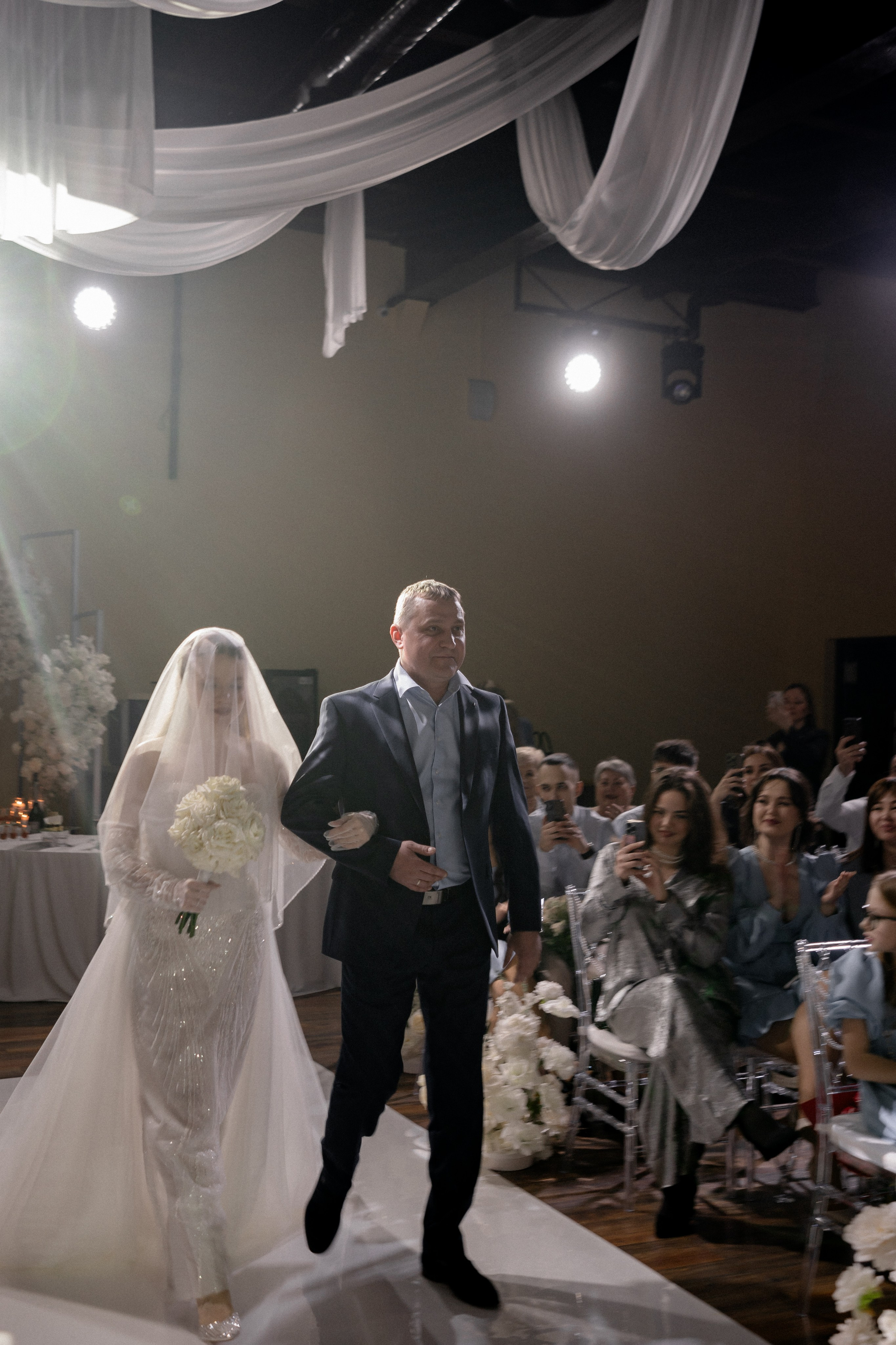 СВАДЕБНАЯ СЬЕМКА СБОРОВ В ОТЕЛЕ И ВЫЕЗД НА ЦЕРЕМОНИЮ (СНЯТО В СИБИРЕ В НИЖНЕВАРТОВСКЕ). Профессиональный фотограф, Санкт-Петербург — Виктория Богомолова