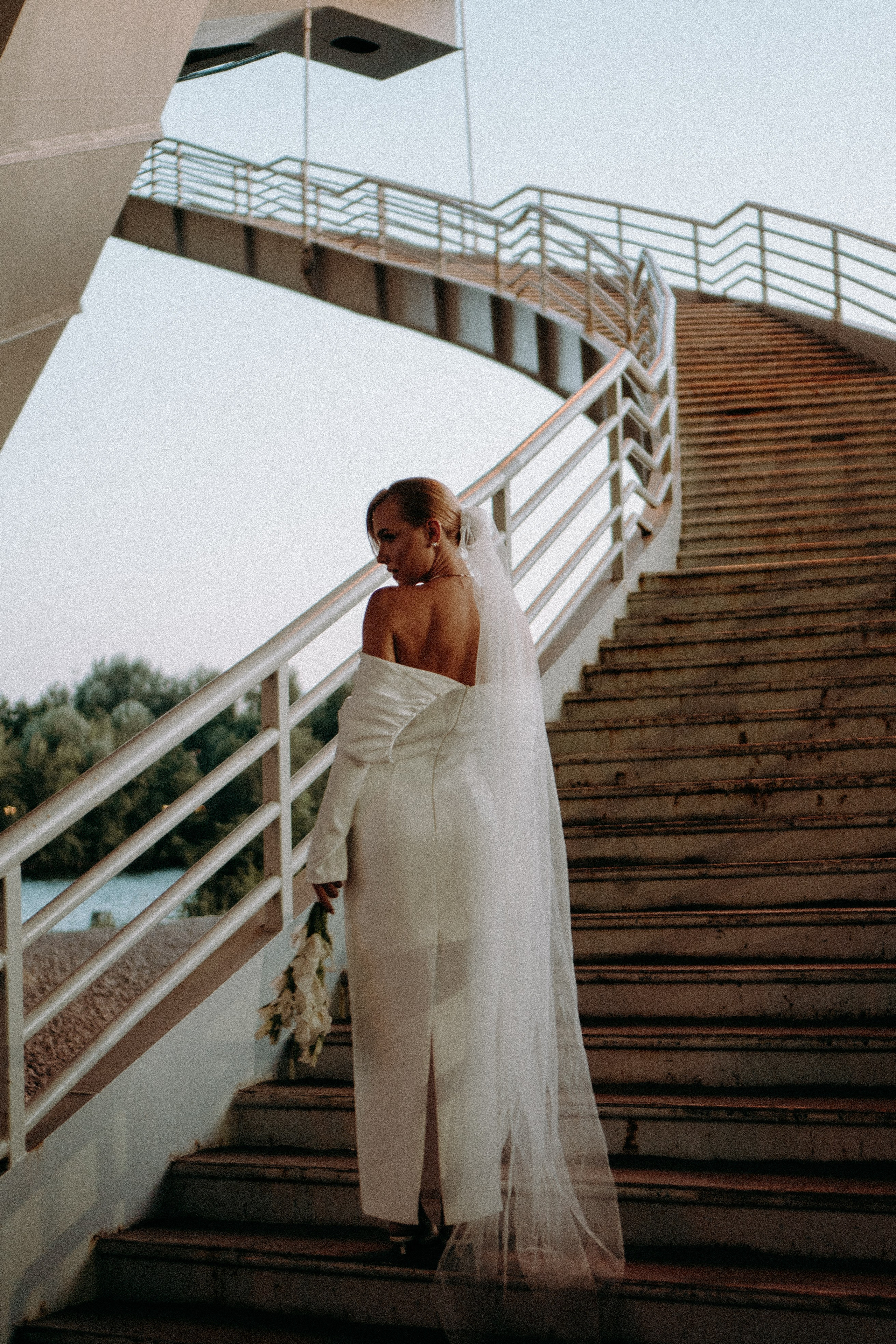 СВАДЕБНАЯ СЬЕМКА ВОЗЛЕ МСОТА БЕТАНКУРА НА КАБРИОЛЕТЕ. Профессиональный фотограф, Санкт-Петербург — Виктория Богомолова