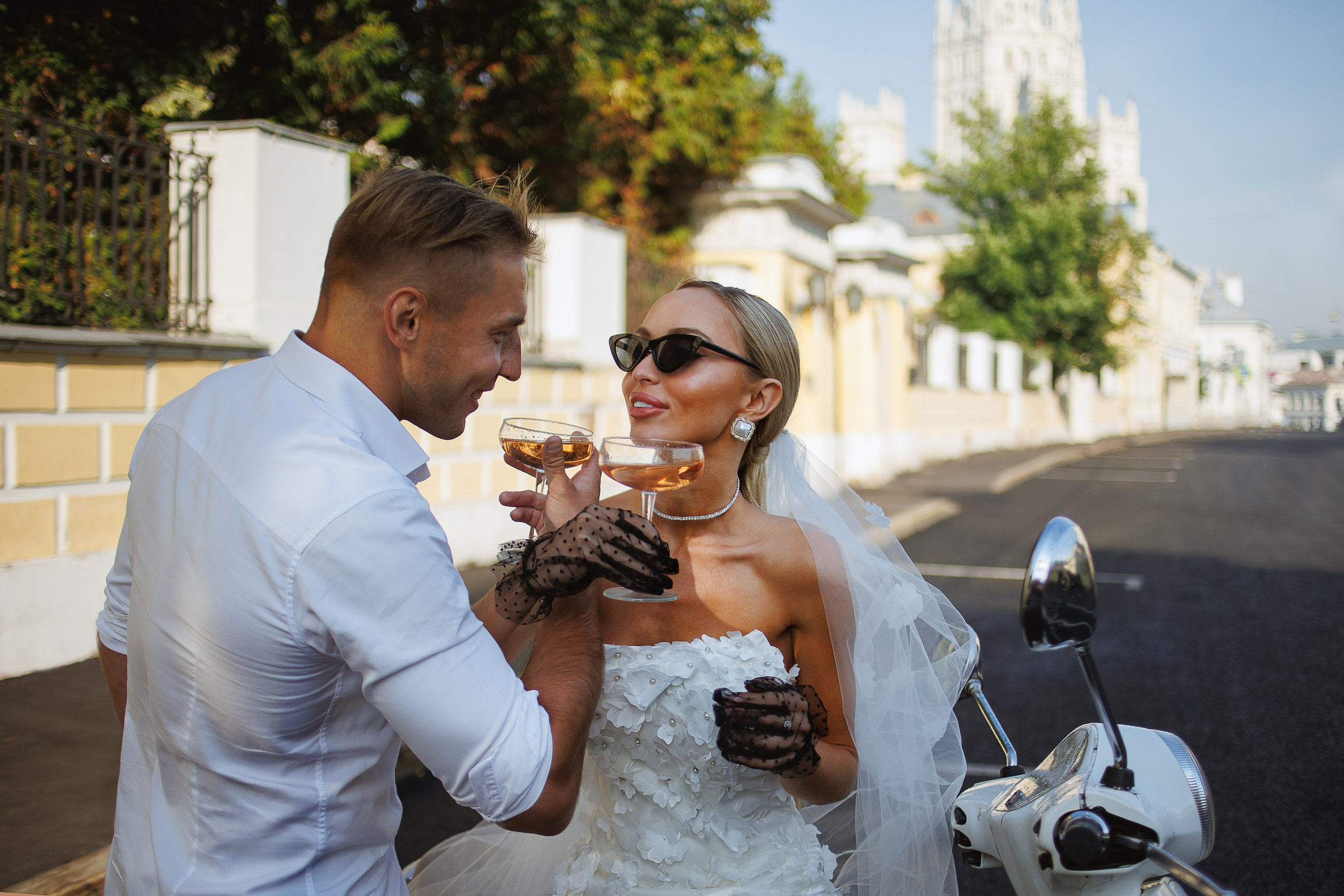 На мопеде Даша и Леша. Марковкина КрисТина