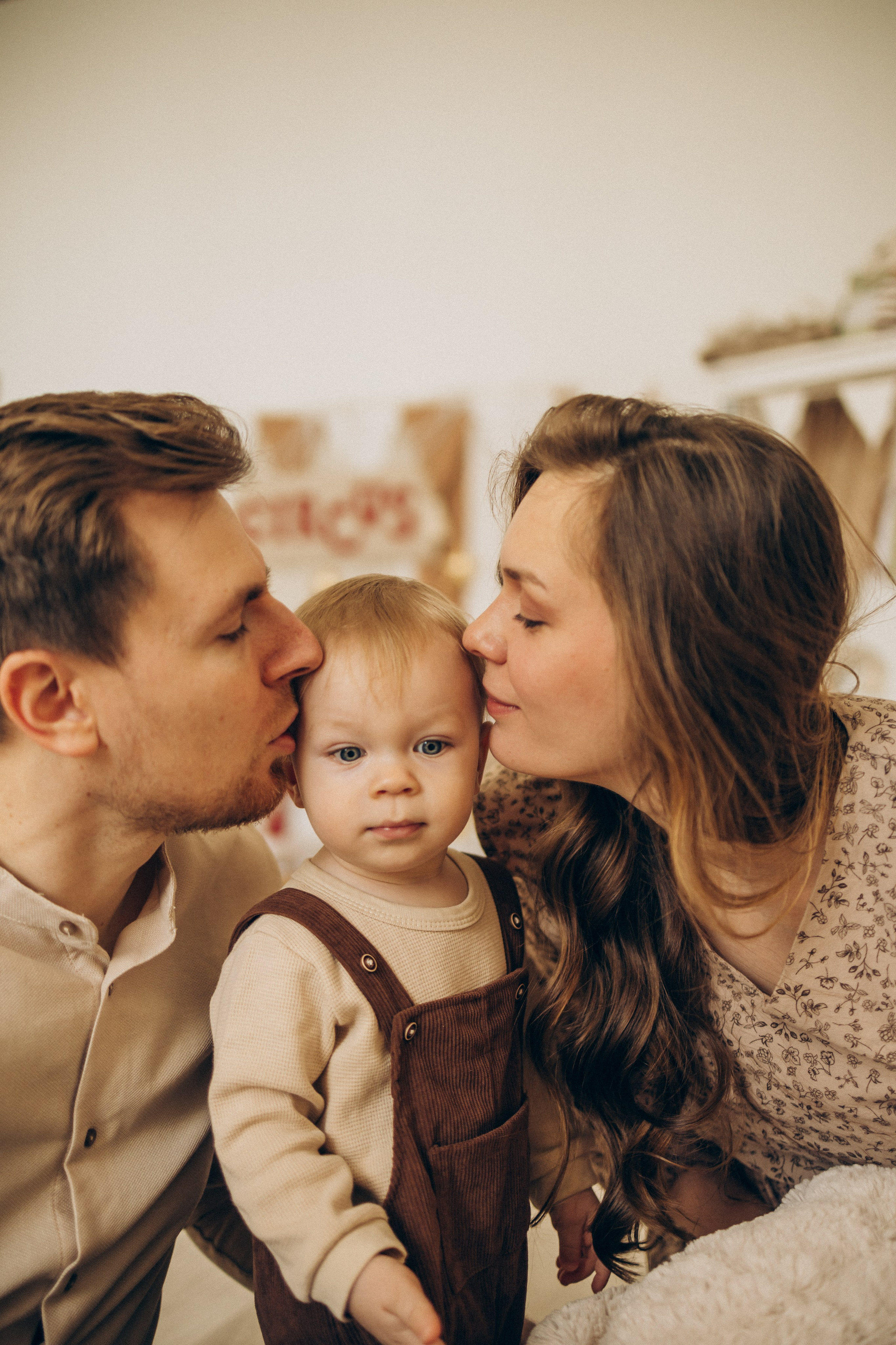 Семейная фотосессия Москва, семейный фотограф в Москве, семейная фотосессия, детский фотограф, семейная фотосессия в студии, студийная семейная фотосессия, фотосессия с малышом, фотосессия годовасия, фотосессия в годик