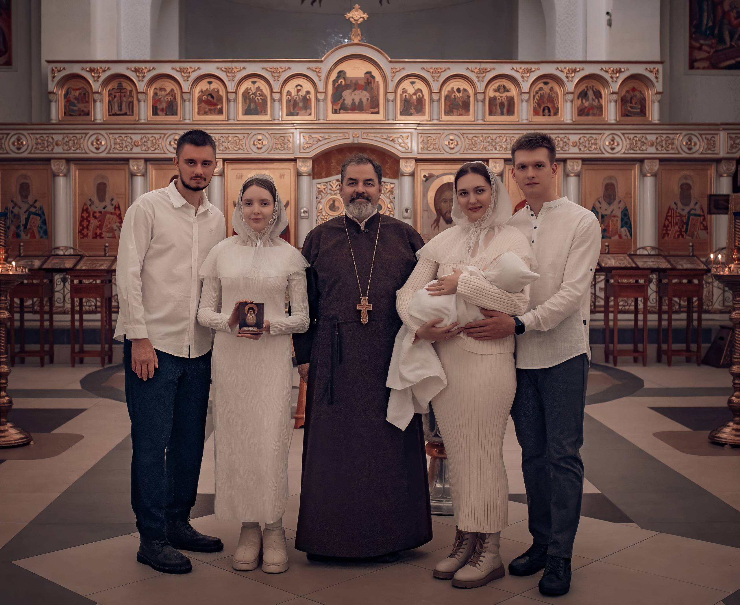 Крещение Максима в храме Феодора Тирона. Фотографы крещения/венчания  Красноярск Татьяна и Вячеслав Переваловы