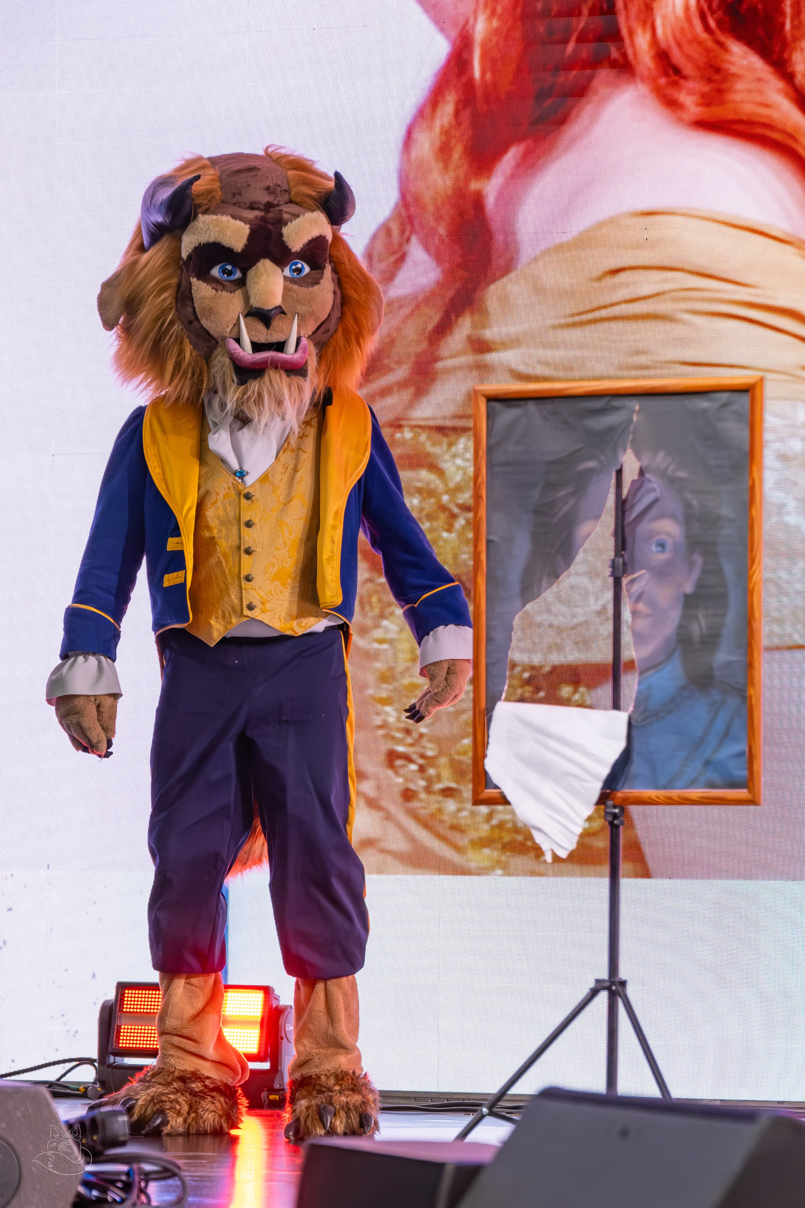 Сцена РЭД ЭКСПО 2024. Косплей фотограф