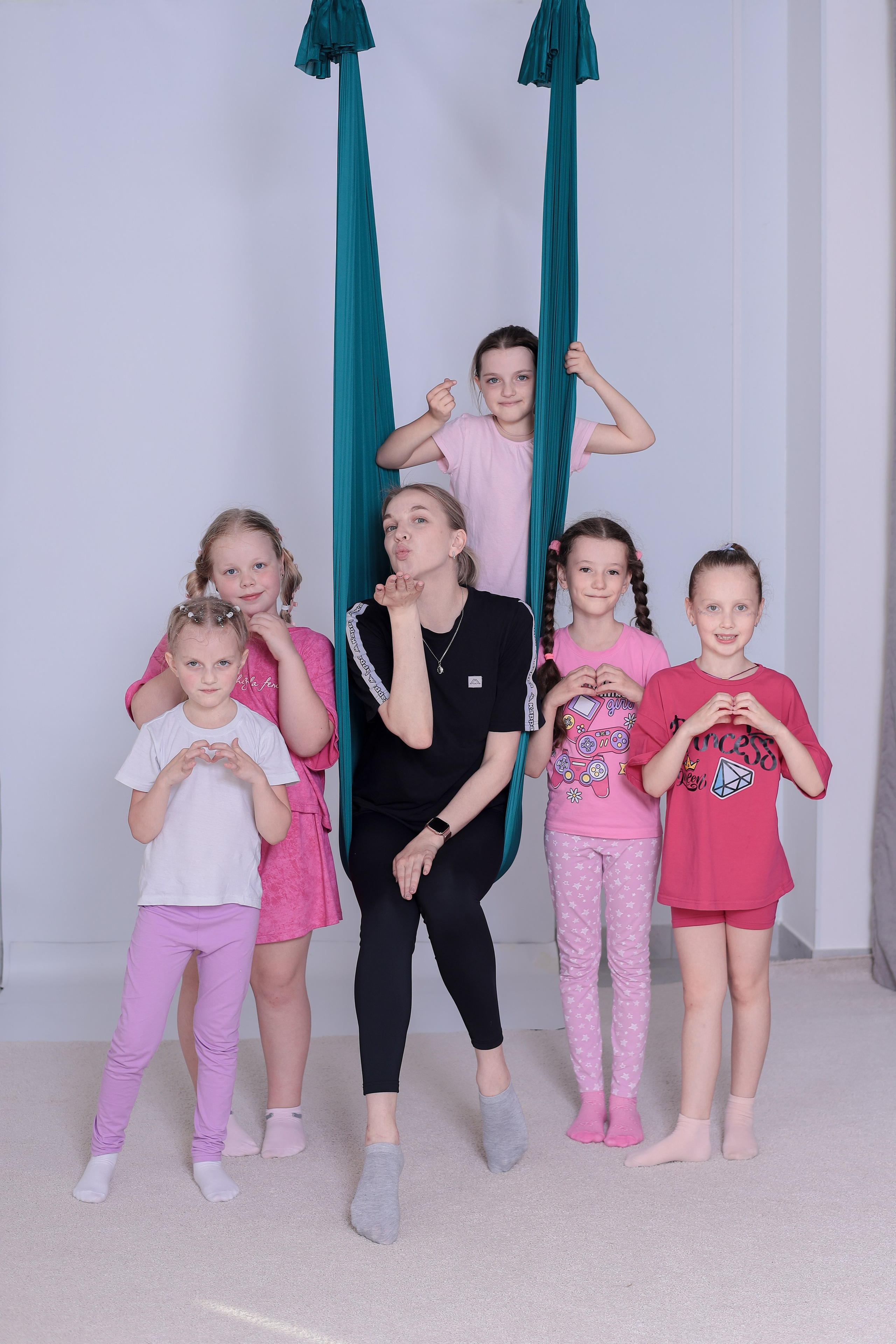 Детская аэройога. Фотограф Надршина Лилия