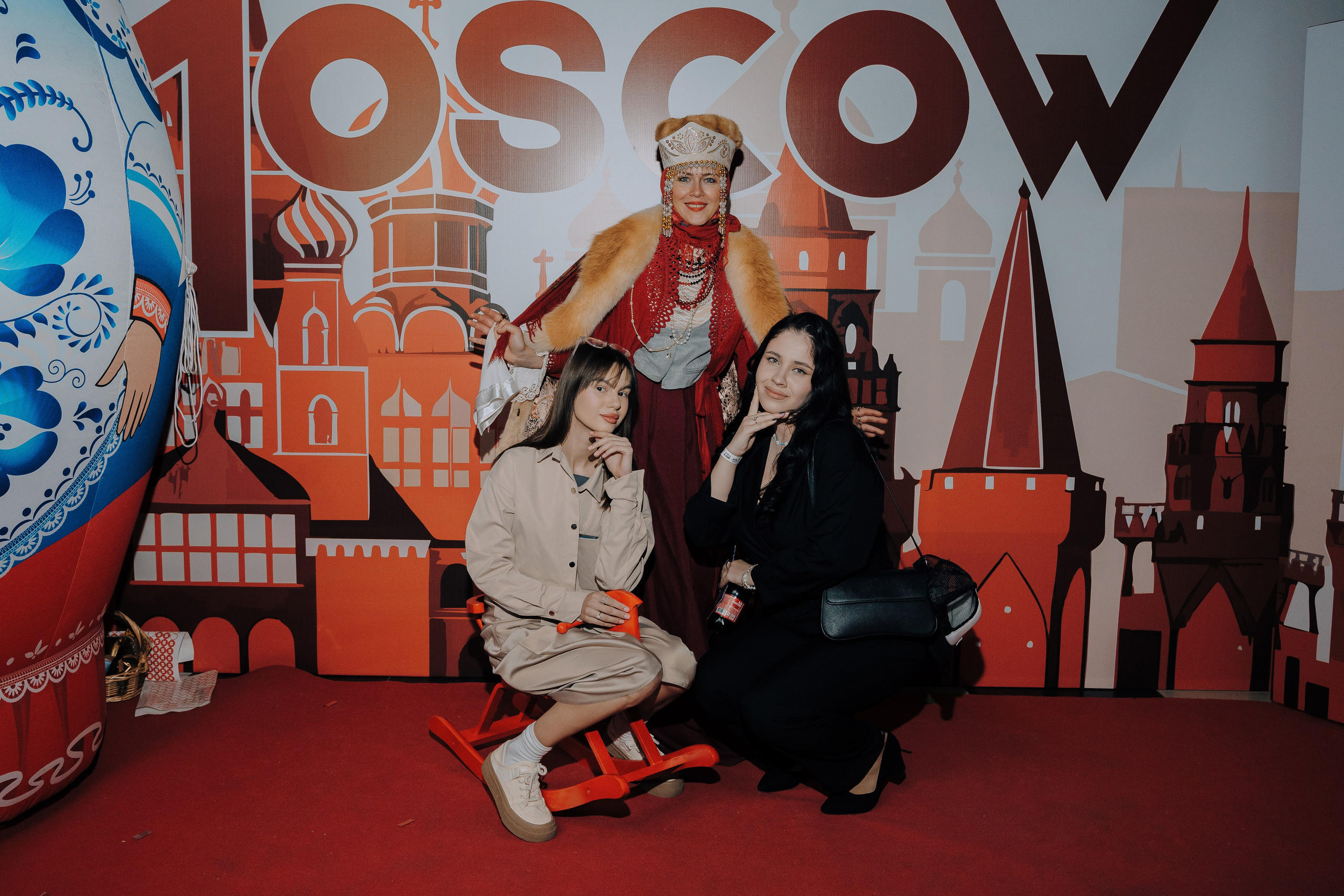 20 ЛЕТ МЕГАПОЛИС ЧЕЛЯБИНСК ХЕДЛАЙНЕР ЕЛКА. Репортажный фотограф Зуев Роман г. Челябинск