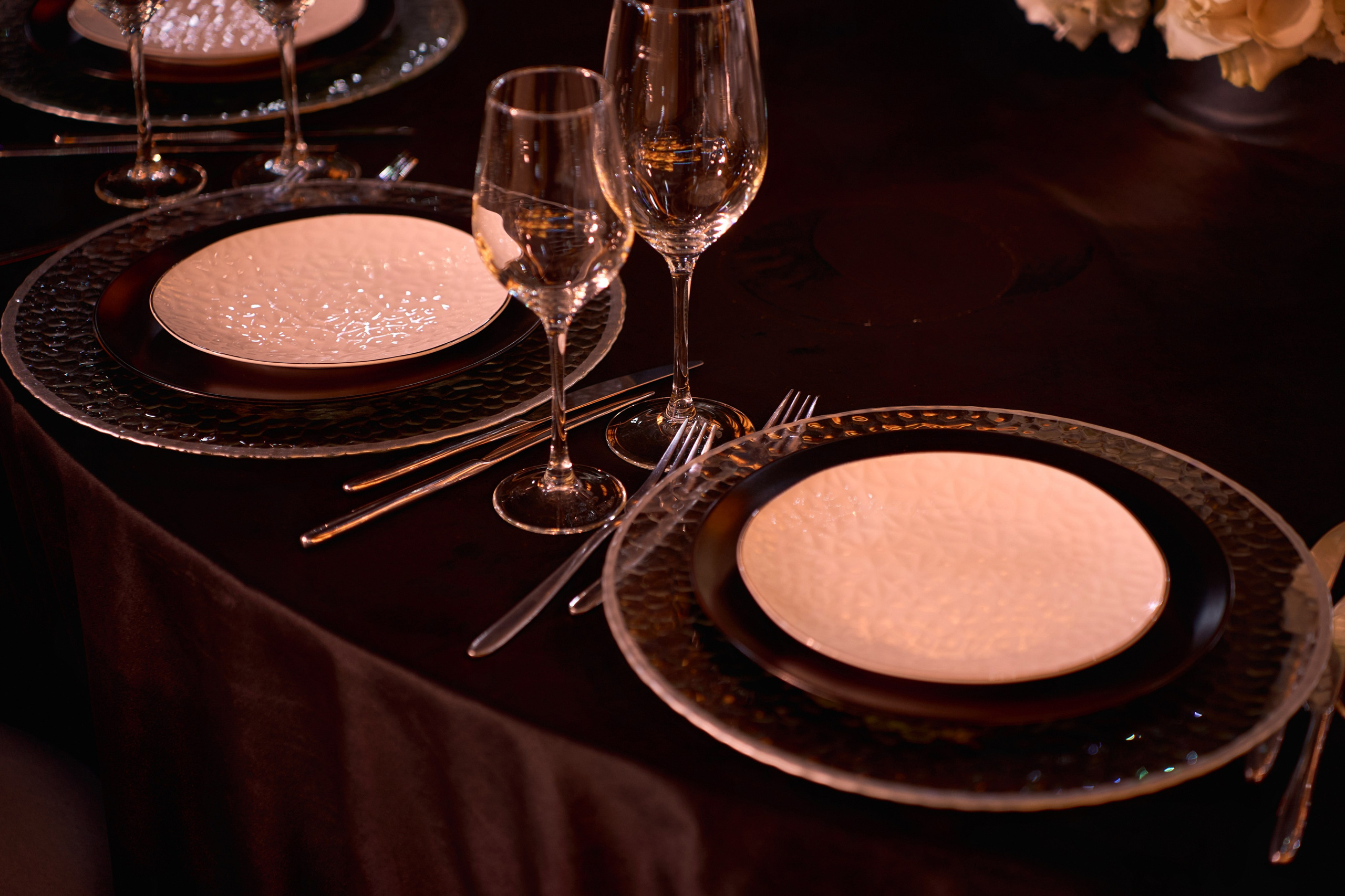 Свадьба с искусственным интеллектом в Усадьбе фамилии от ТВИНС СТУДИО лучших фотографов Краснодара. ТВИНС СТУДИО — лучшие свадебные фотографы и видеографы в Краснодаре