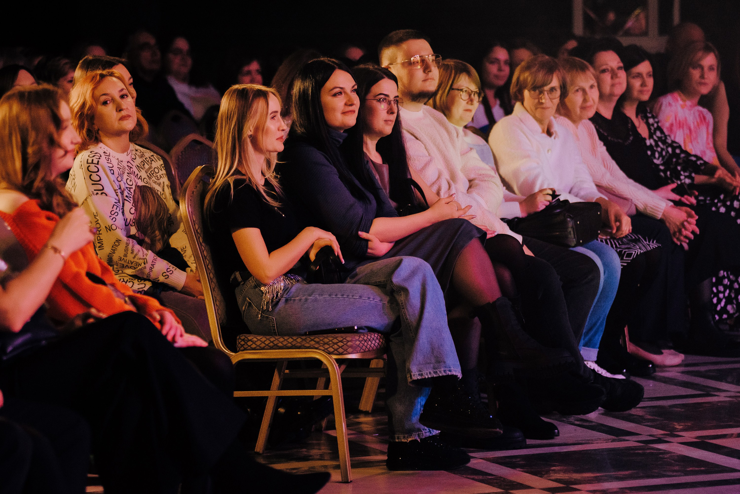 СПЕКТАКЛЬ «ВОЛШЕБНЫЕ ОЧКИ» ОПТИК-ЦЕНТР. Репортажный фотограф Зуев Роман г. Челябинск