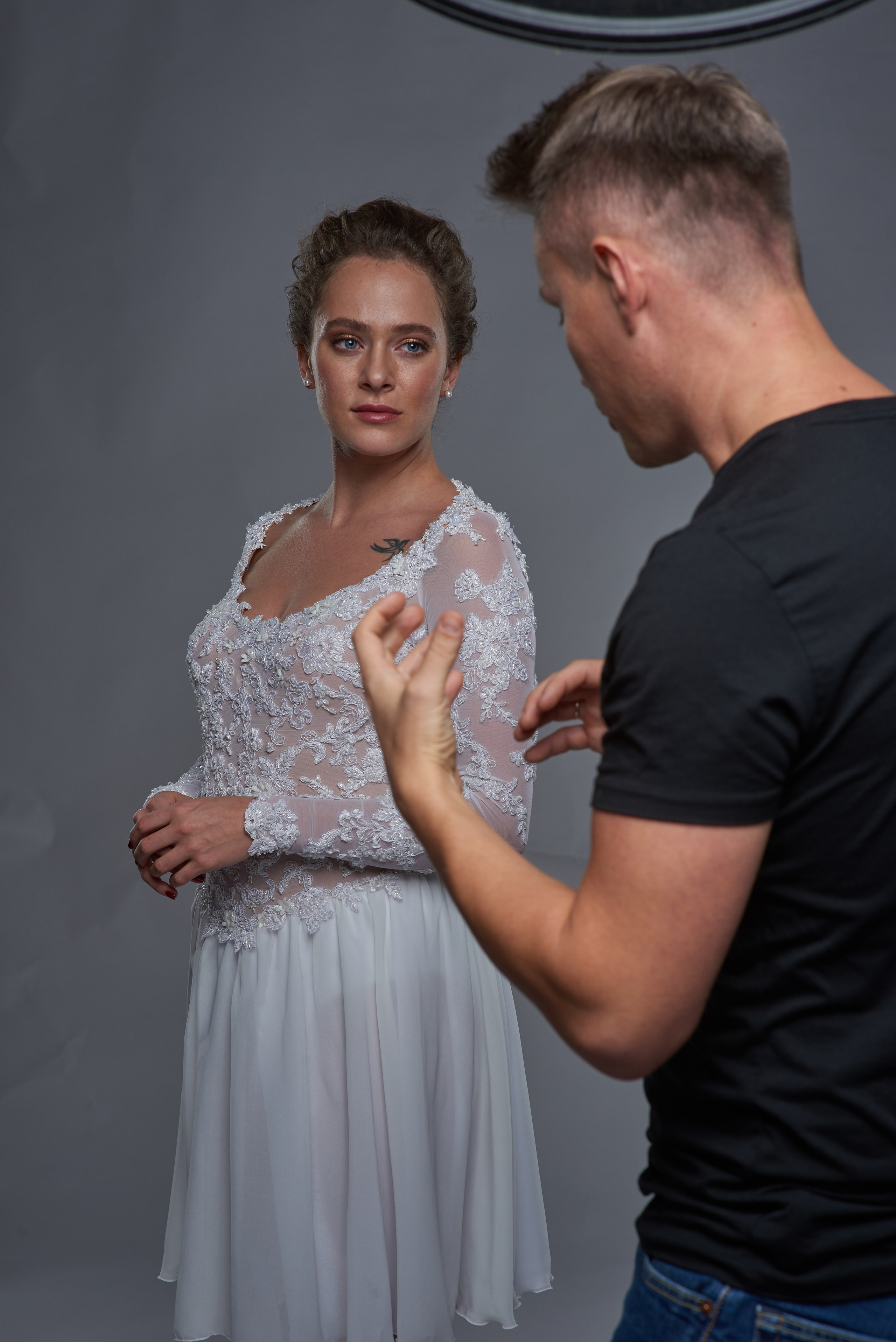 BACKSTAGE. Www.apowerstudio.com