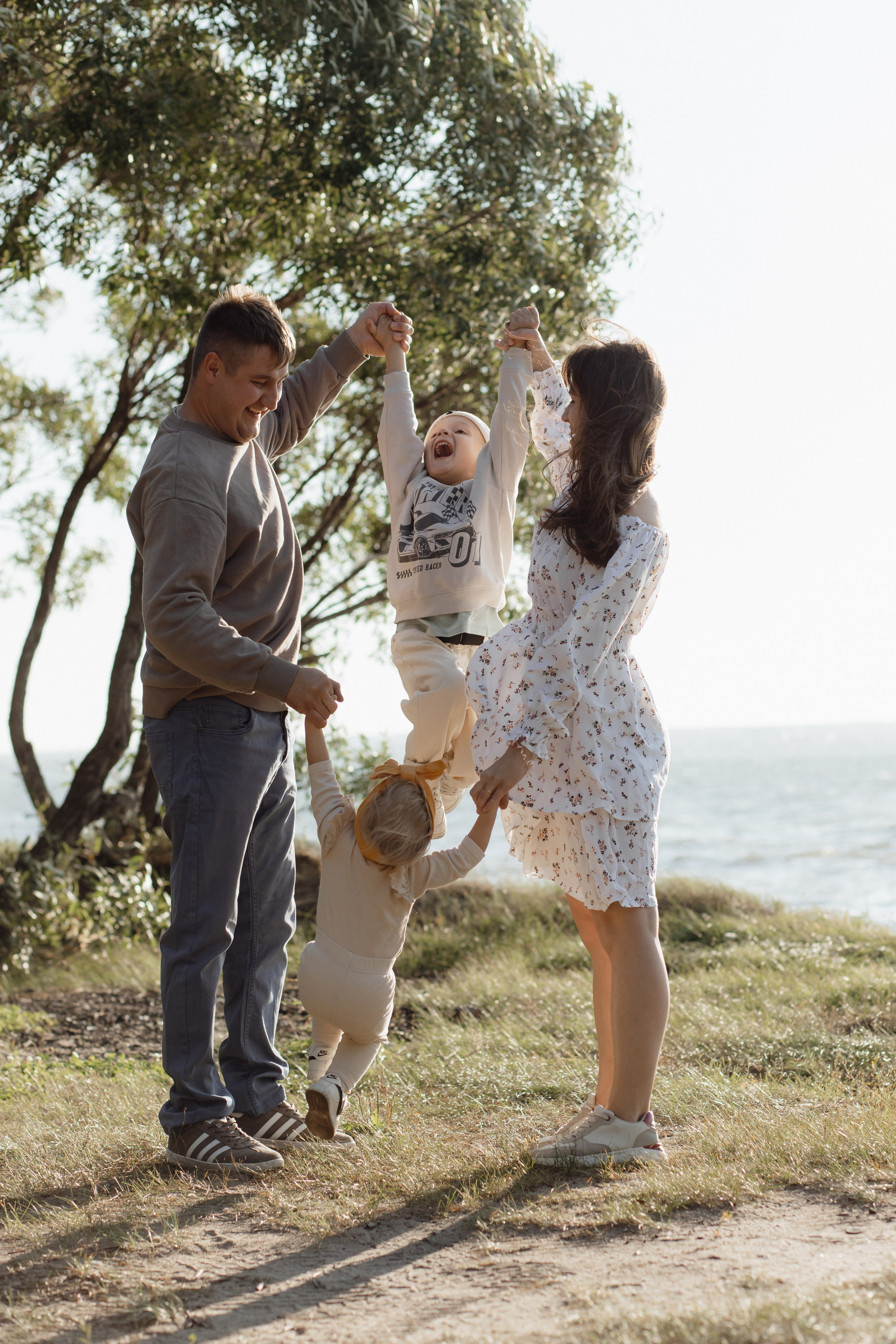 На берегу. Семейный и свадебный фотограф в Челябинске Мария Леонтьева