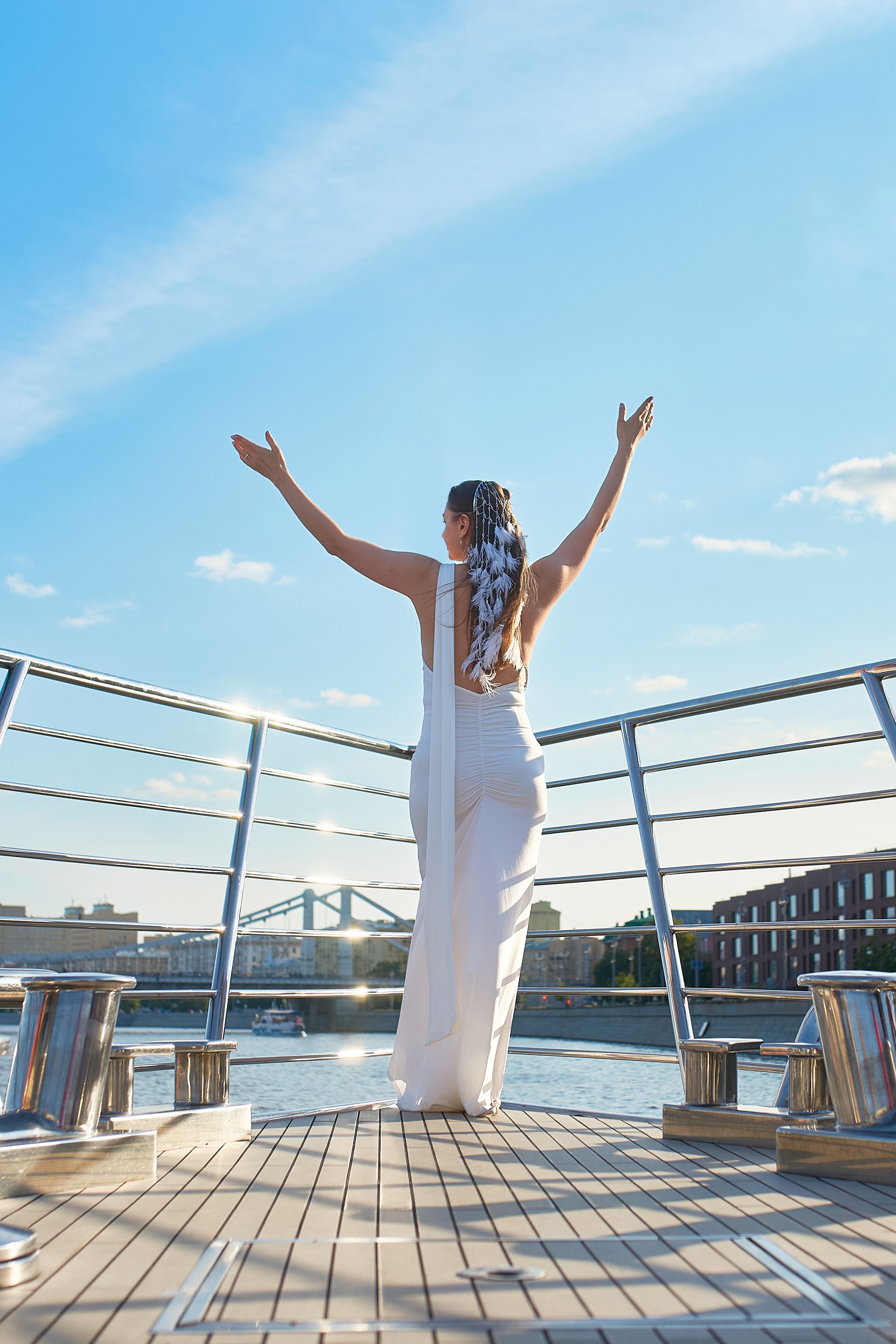 Свадебная прогулка на корабле, по Москве-реке