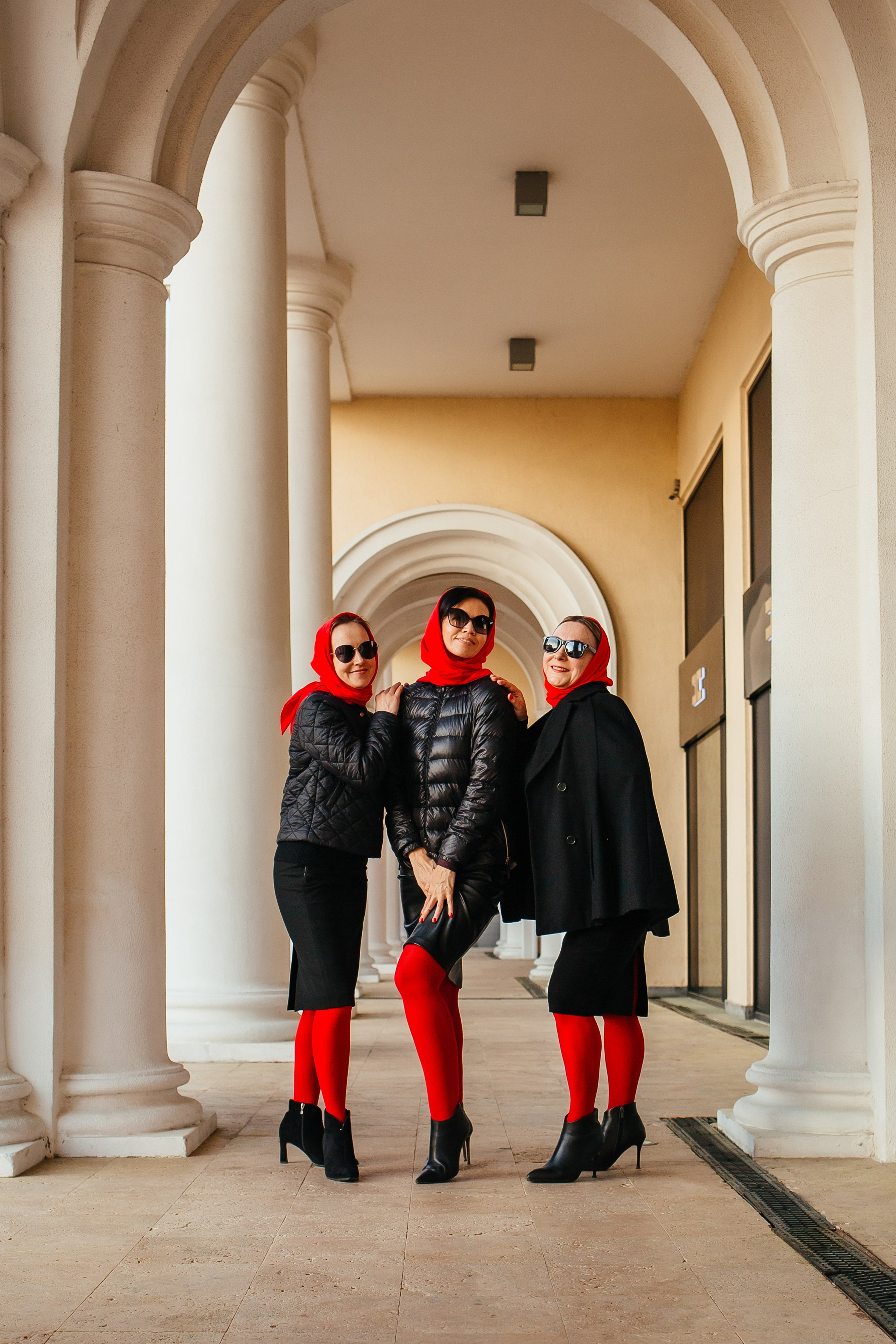  Фотосессия в галерее колонн Гранд Марии, ритмичные тени, Сочи.