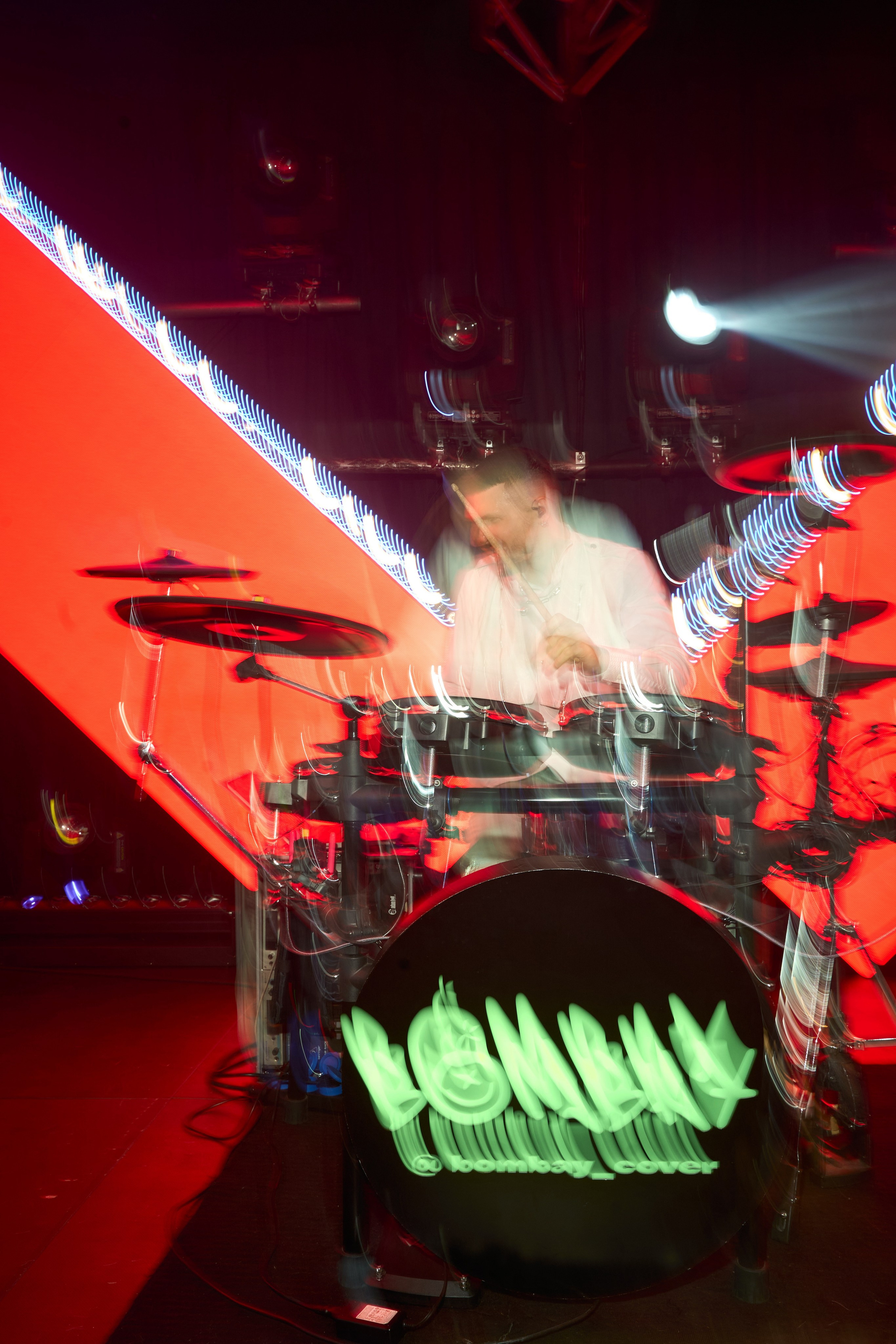 Свадьба с искусственным интеллектом в Усадьбе фамилии от ТВИНС СТУДИО лучших фотографов Краснодара. ТВИНС СТУДИО — лучшие свадебные фотографы и видеографы в Краснодаре