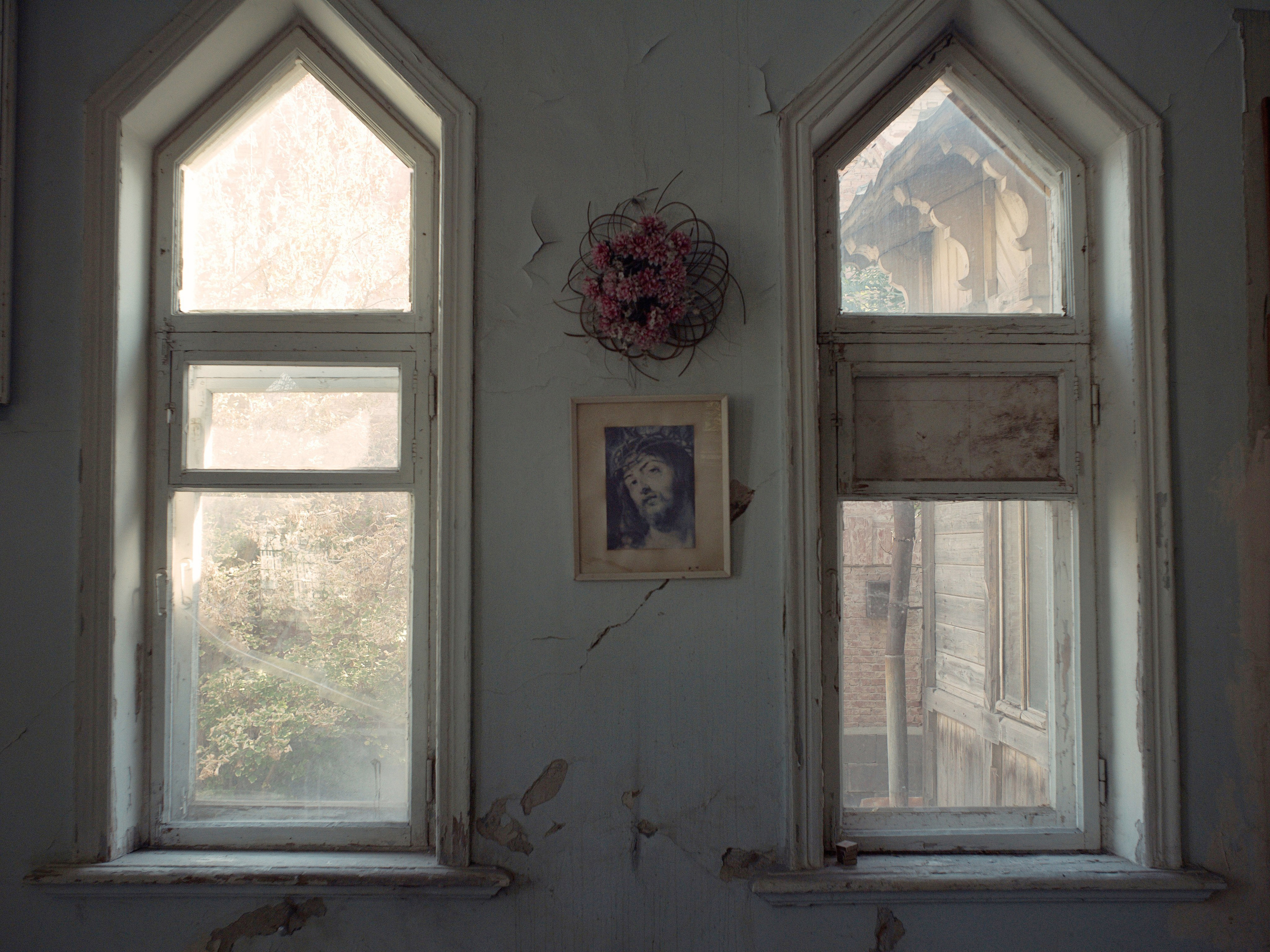 There is also a German diaspora in Astrakhan – now it is already small, since in the 1990s, after the collapse of the USSR, many repatriated to Germany. The local Lutheran church, built by the Germans, was restored after the fall of the Soviet regime, but is now in a semi-abandoned state, opening only a few times a year on major Christian holidays