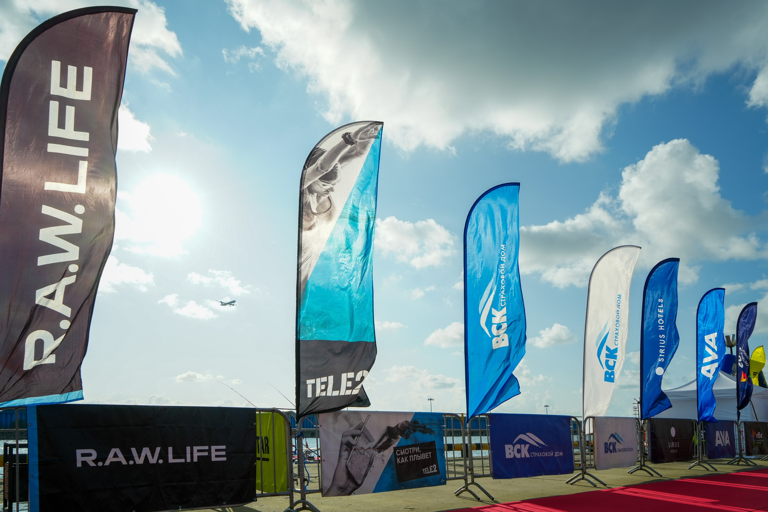 Фотоотчет партнерской интеграции для компании TELE2 на фестивале Ironstar. Репортажный фотограф в Красной Поляне и Сочи Павлюченко Екатерина