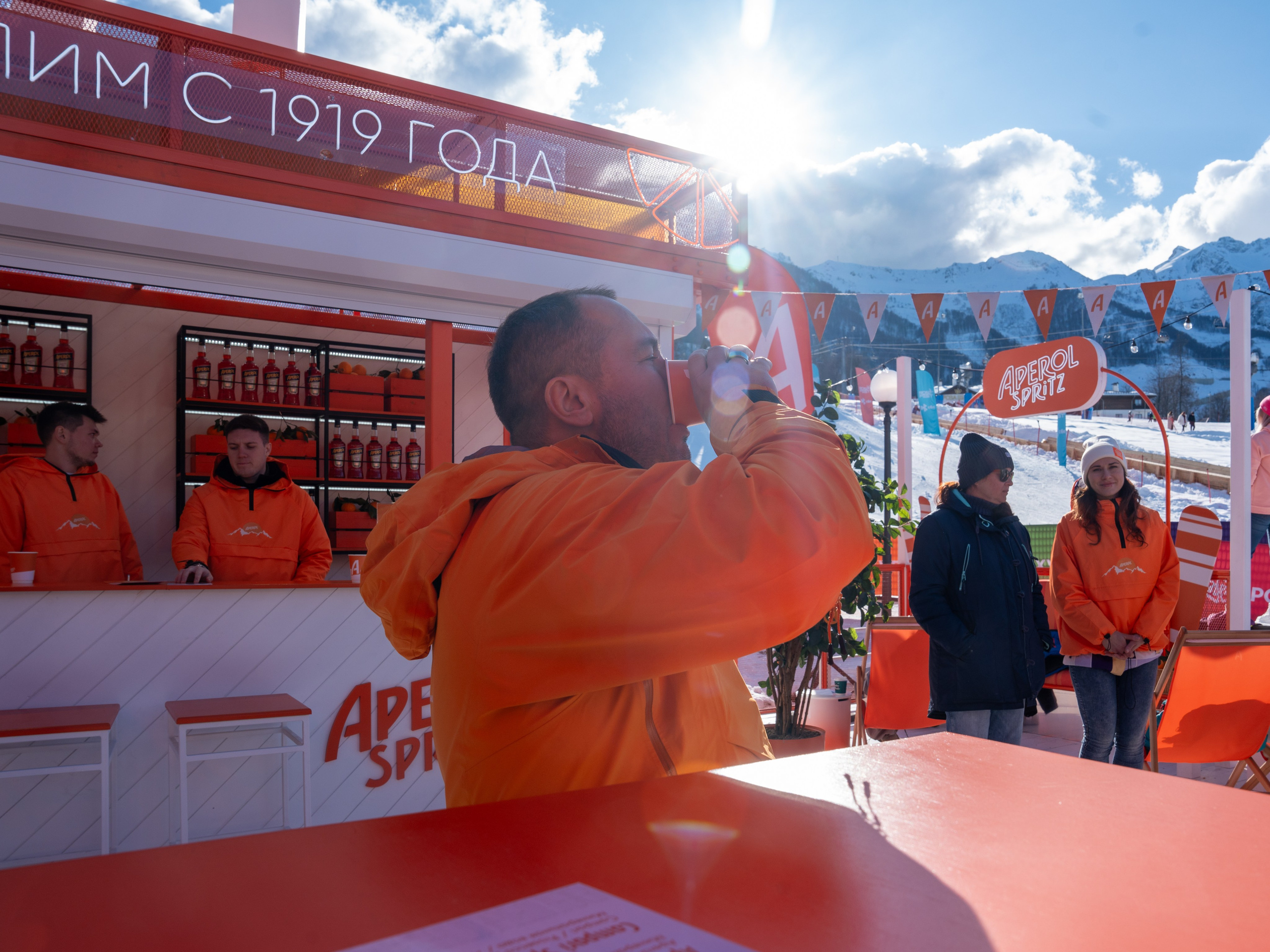 Фотоотчет партнерской интеграции Aperol Spritz на Роза Фест 2025. Репортажный фотограф в Красной Поляне и Сочи Павлюченко Екатерина