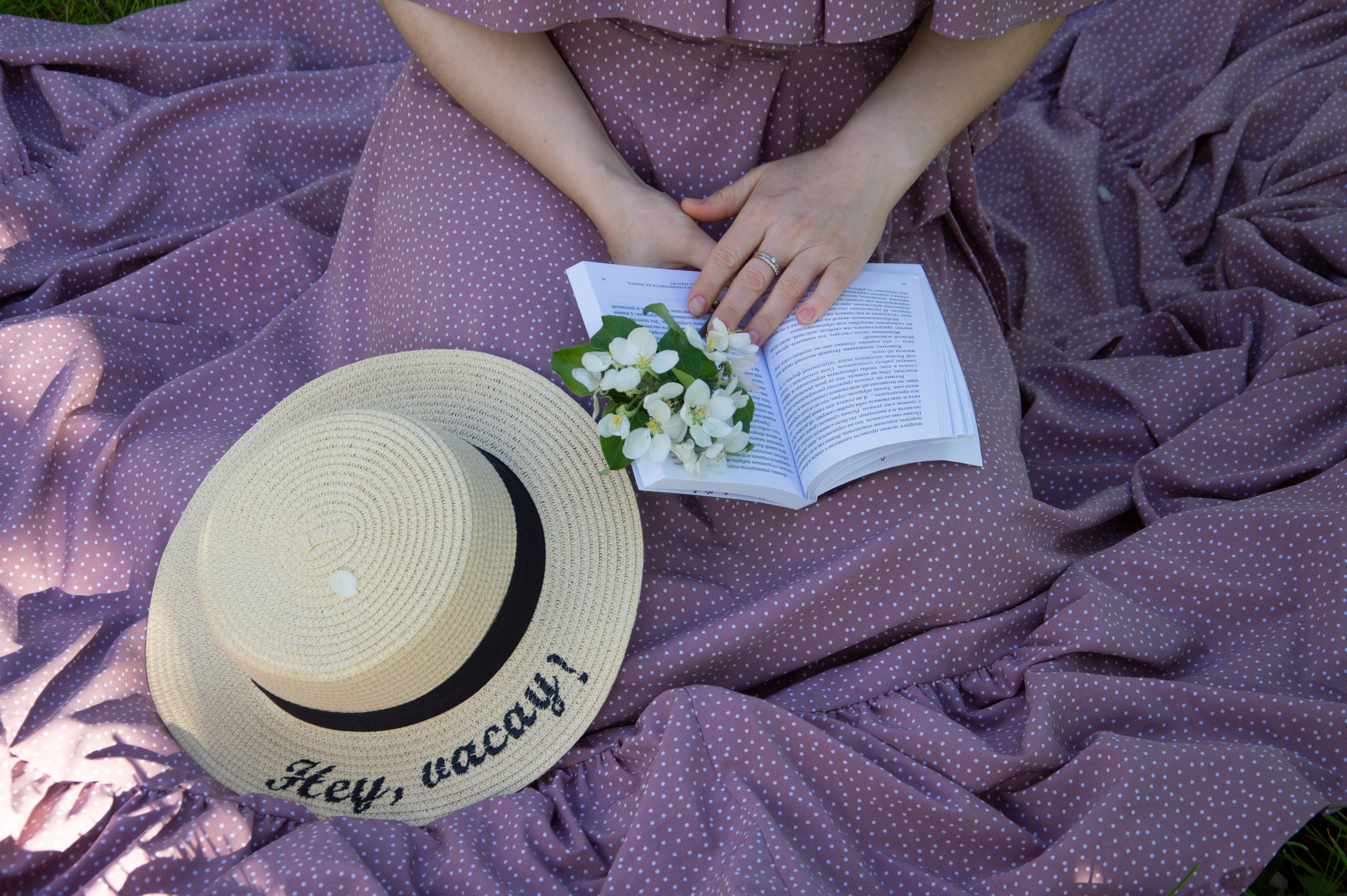 Прогулка в яблоневом саду