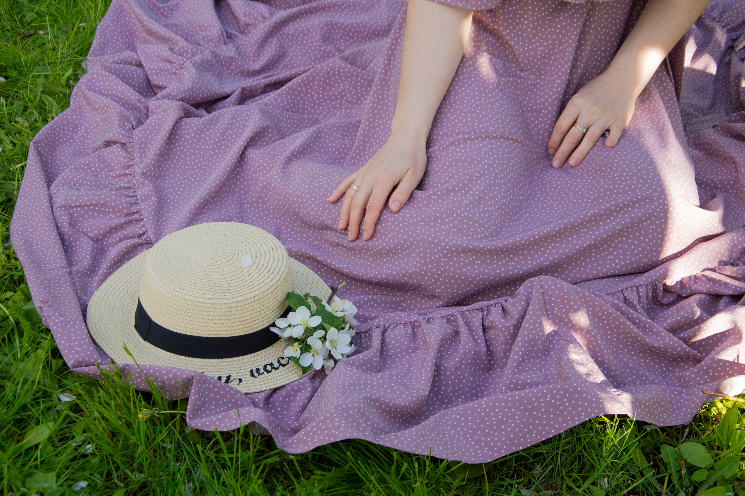 Прогулка в яблоневом саду
